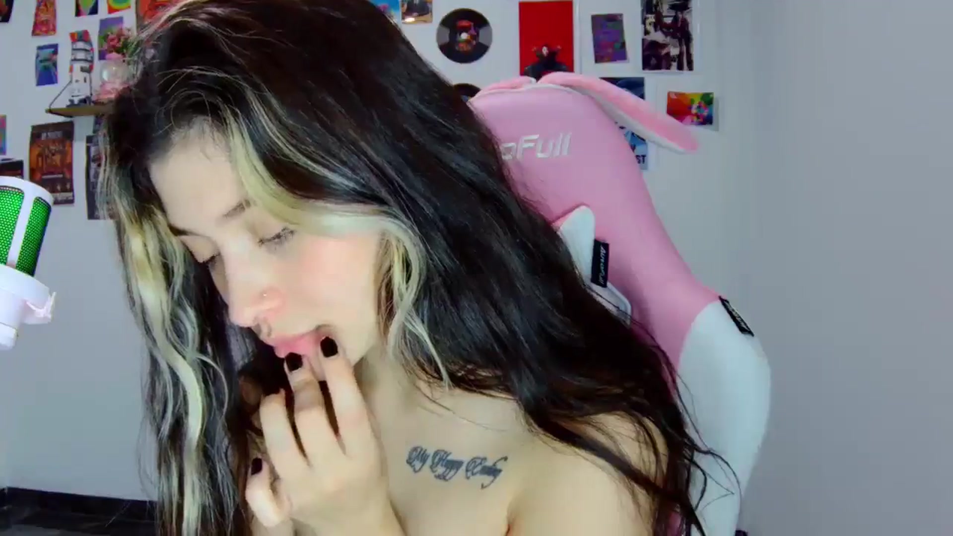 Gallery image thumbnail from CarolineJames's myfreecams stream on, 07/16/2025, 05:51 image 5 of 20