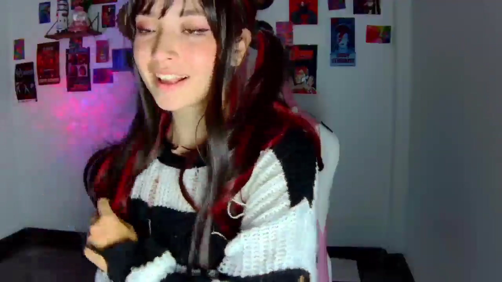 Gallery image thumbnail from CarolineJames's myfreecams stream on, 08/08/2025, 22:17 image 8 of 20
