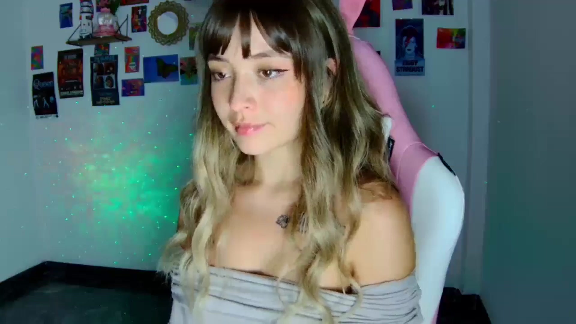 Gallery image thumbnail from CarolineJames's myfreecams stream on, 08/09/2025, 22:27 image 17 of 20