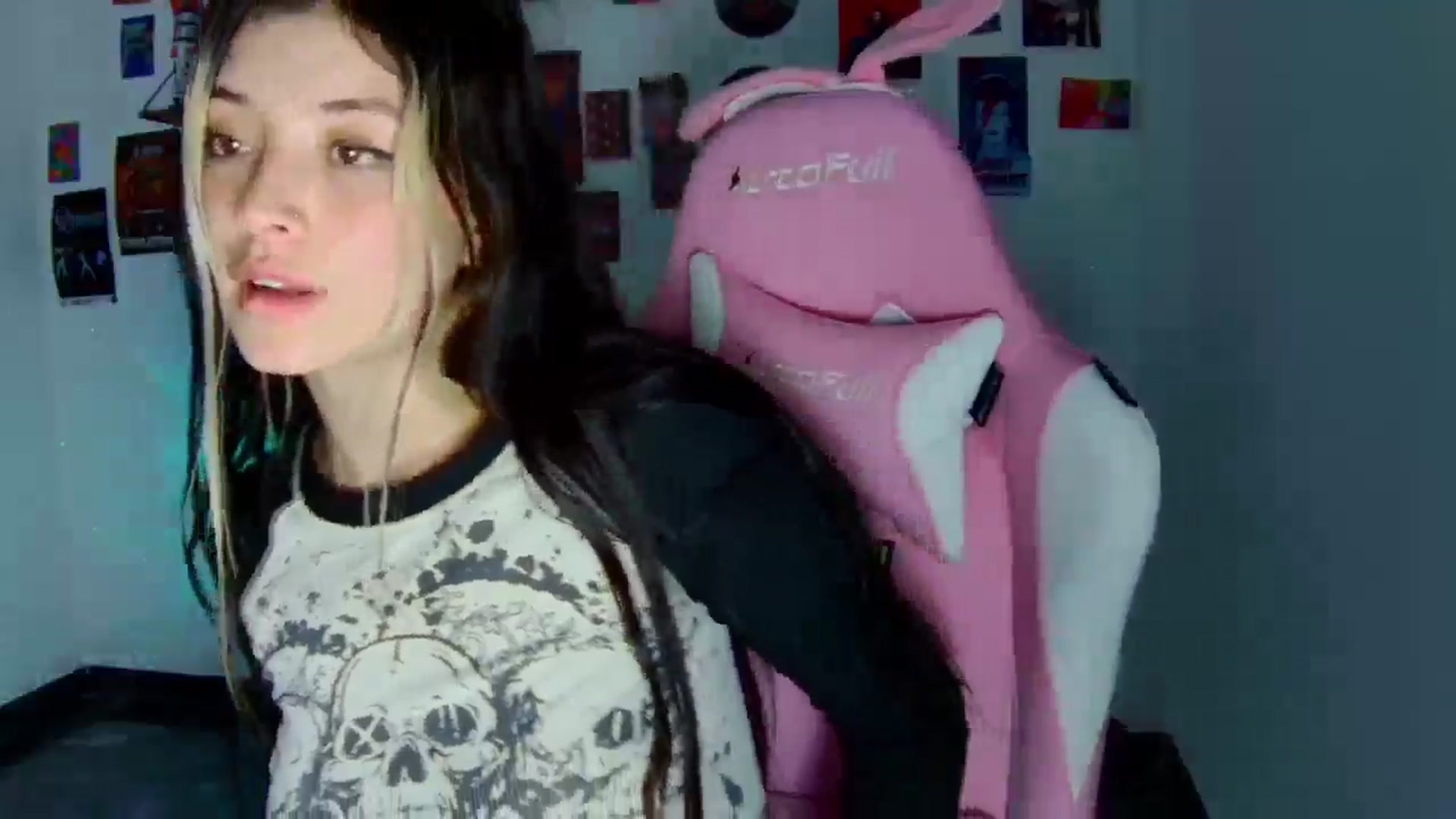 Gallery image thumbnail from CarolineJames's myfreecams stream on, 08/13/2025, 05:31 image 11 of 20