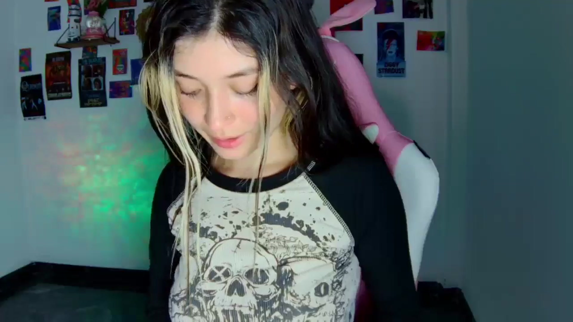 Gallery image thumbnail from CarolineJames's myfreecams stream on, 08/13/2025, 05:31 image 13 of 20