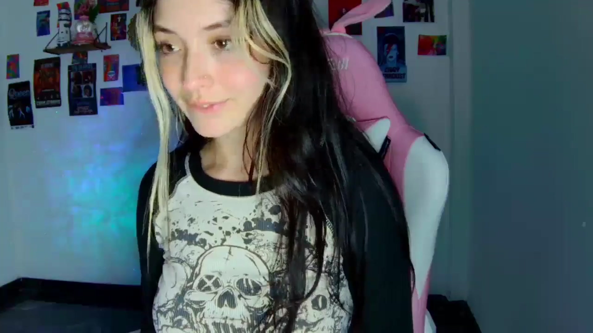 Gallery image thumbnail from CarolineJames's myfreecams stream on, 08/13/2025, 05:31 image 8 of 20