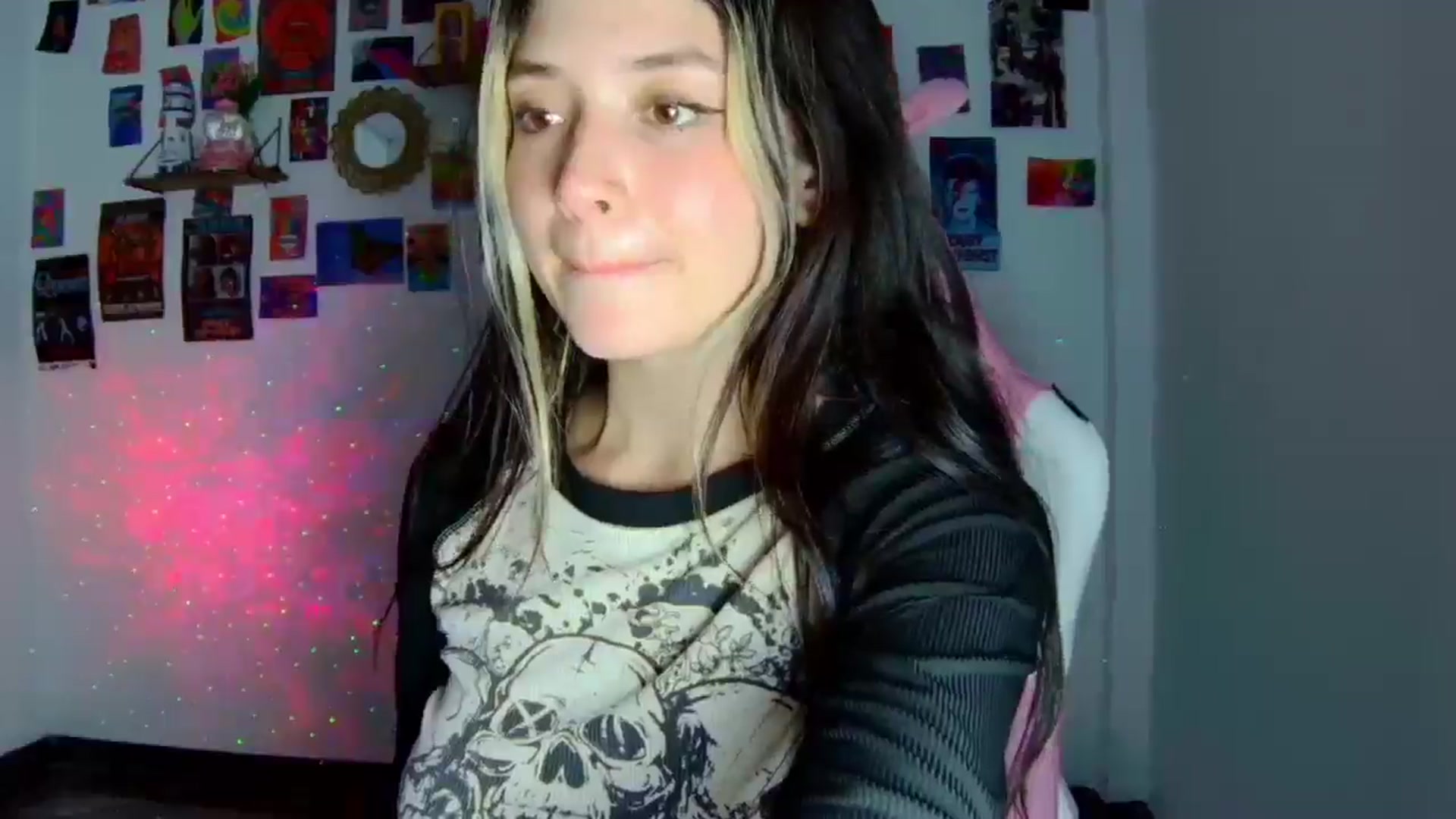 Gallery image thumbnail from CarolineJames's myfreecams stream on, 08/13/2025, 05:31 image 18 of 20