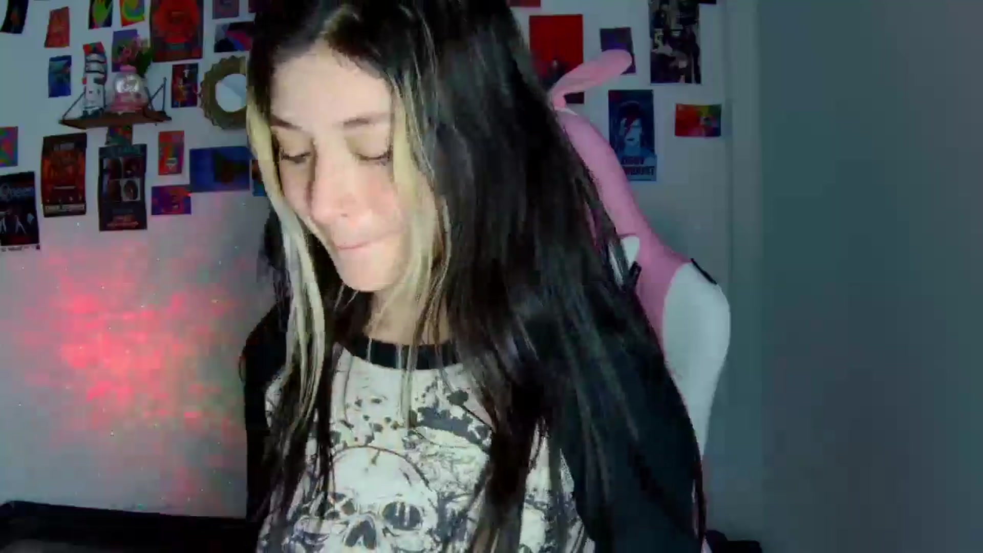Gallery image thumbnail from CarolineJames's myfreecams stream on, 08/13/2025, 05:31 image 17 of 20