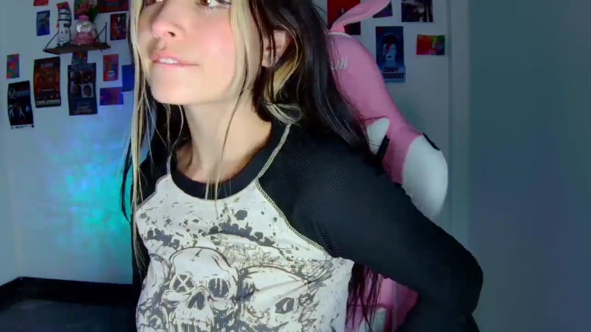 Gallery image thumbnail from CarolineJames's myfreecams stream on, 08/13/2025, 05:31 image 10 of 20