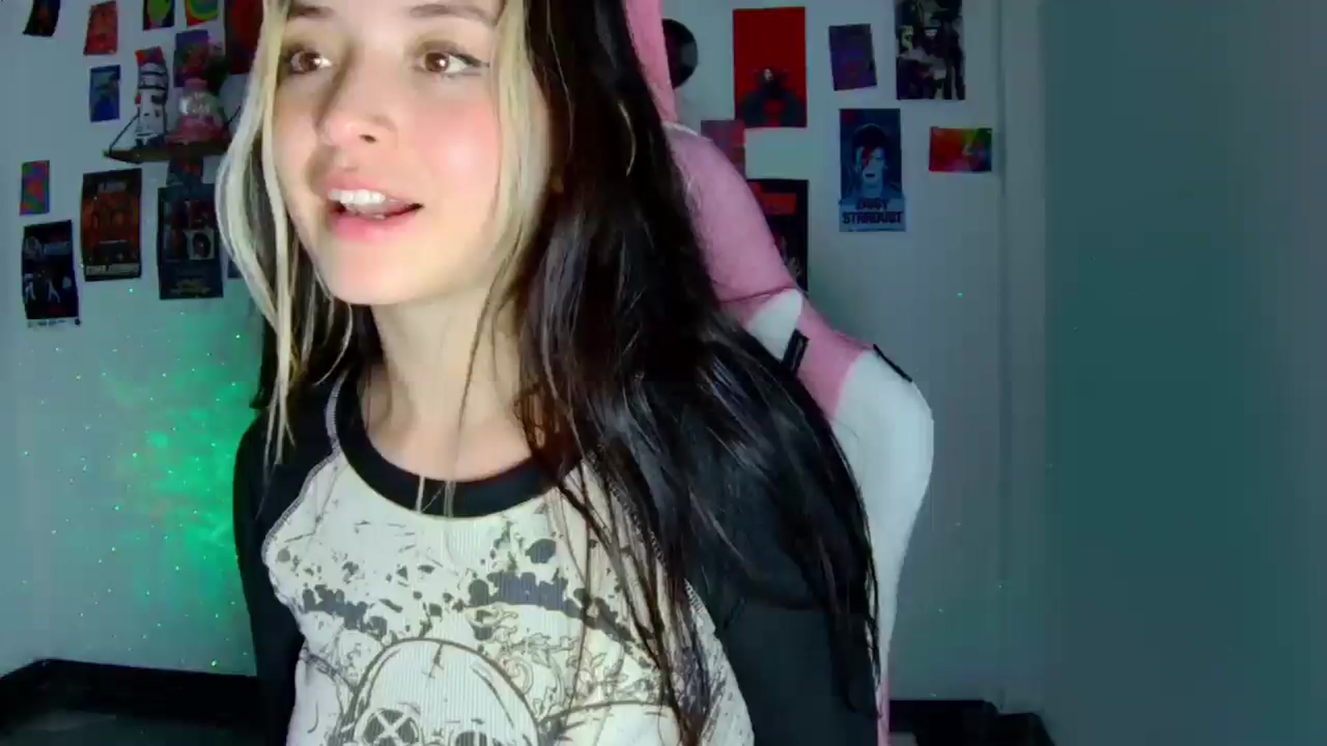 Gallery image thumbnail from CarolineJames's myfreecams stream on, 08/13/2025, 05:31 image 1 of 20
