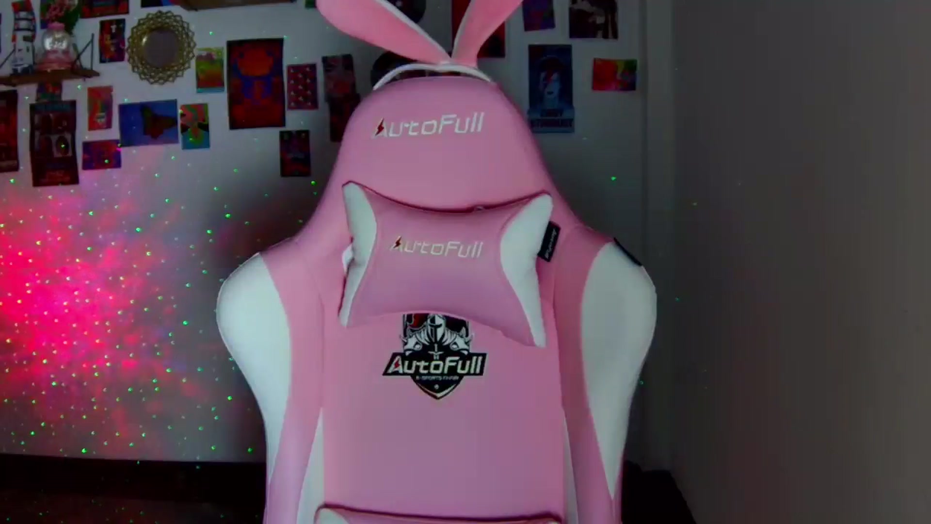 Gallery image thumbnail from CarolineJames's myfreecams stream on, 08/14/2025, 24:00 image 13 of 20