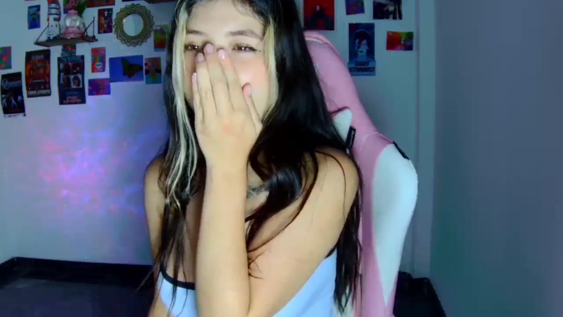 Gallery image thumbnail from CarolineJames's myfreecams stream on, 08/14/2025, 21:28 image 2 of 20