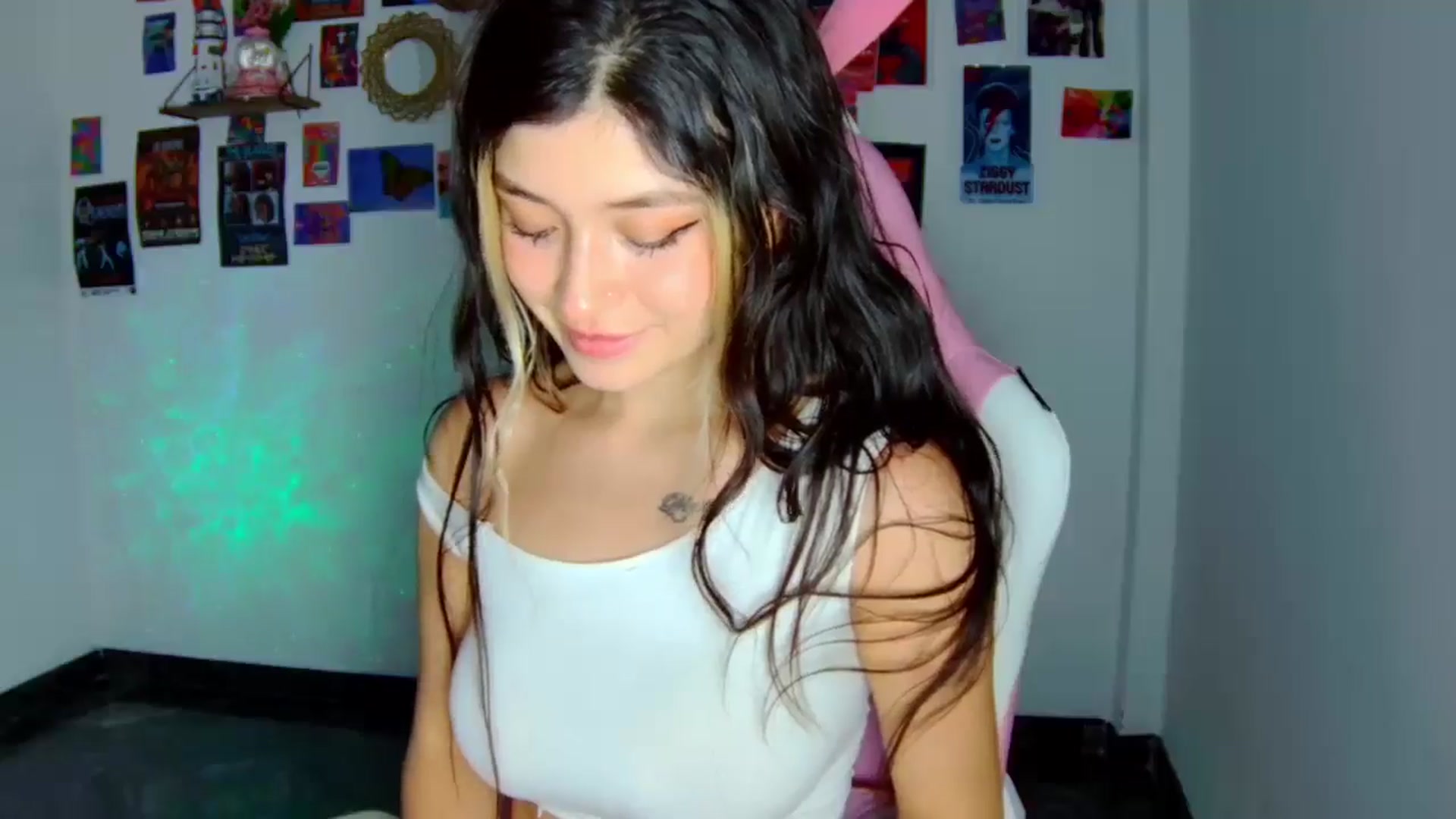Gallery image thumbnail from CarolineJames's myfreecams stream on, 09/10/2025, 18:57 image 6 of 20
