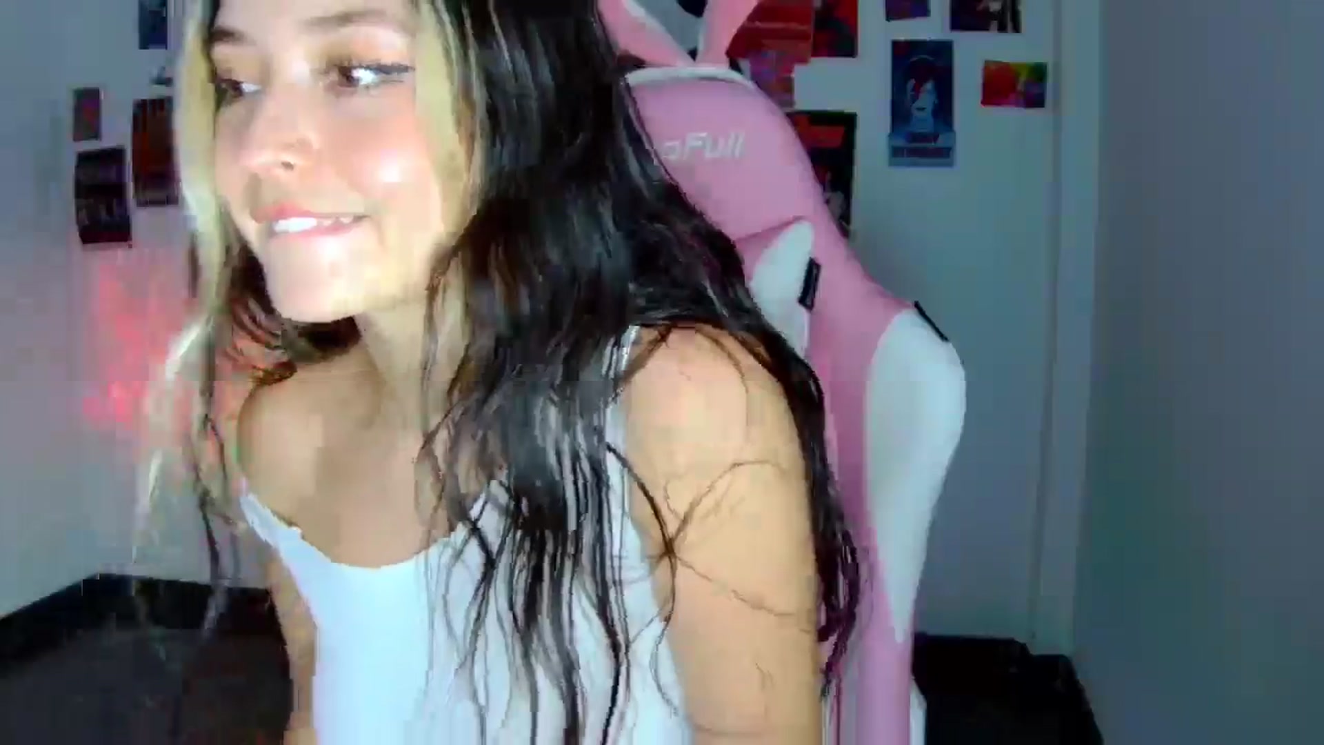 Gallery image thumbnail from CarolineJames's myfreecams stream on, 09/10/2025, 18:57 image 14 of 20