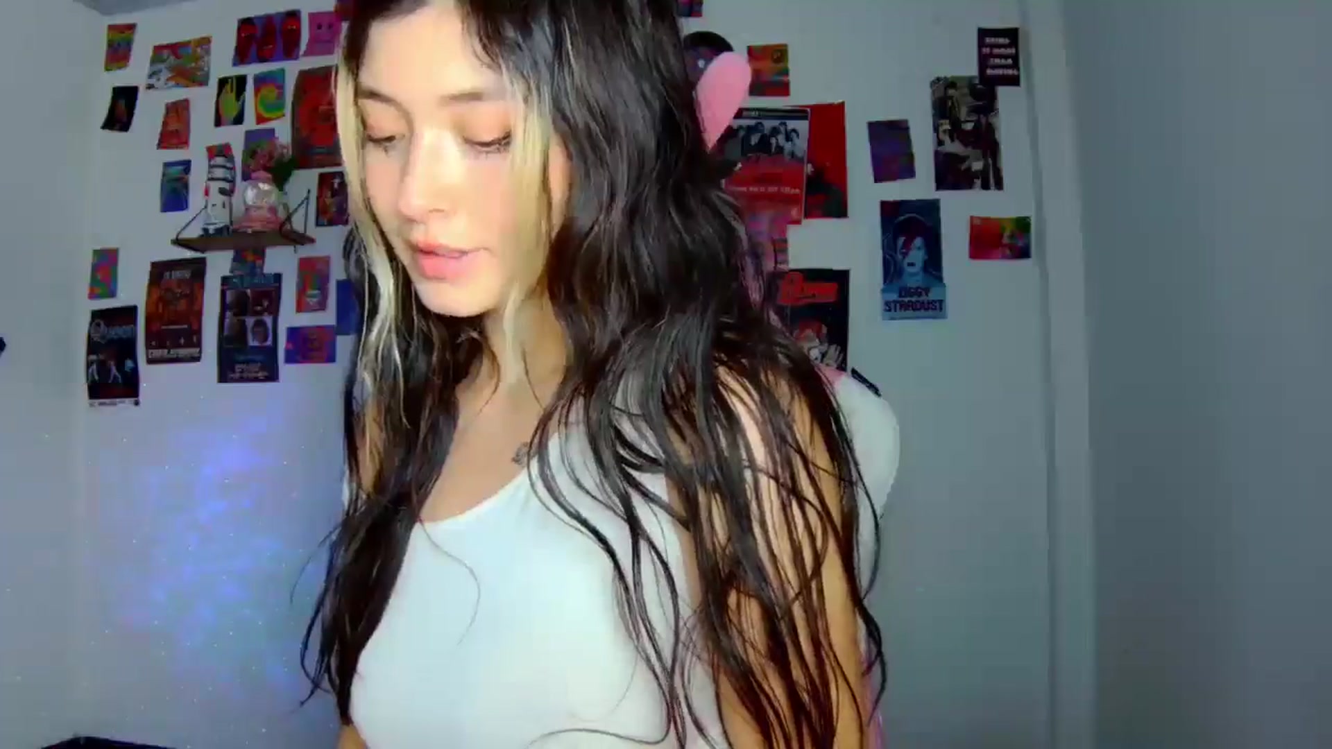 Gallery image thumbnail from CarolineJames's myfreecams stream on, 09/10/2025, 18:57 image 9 of 20