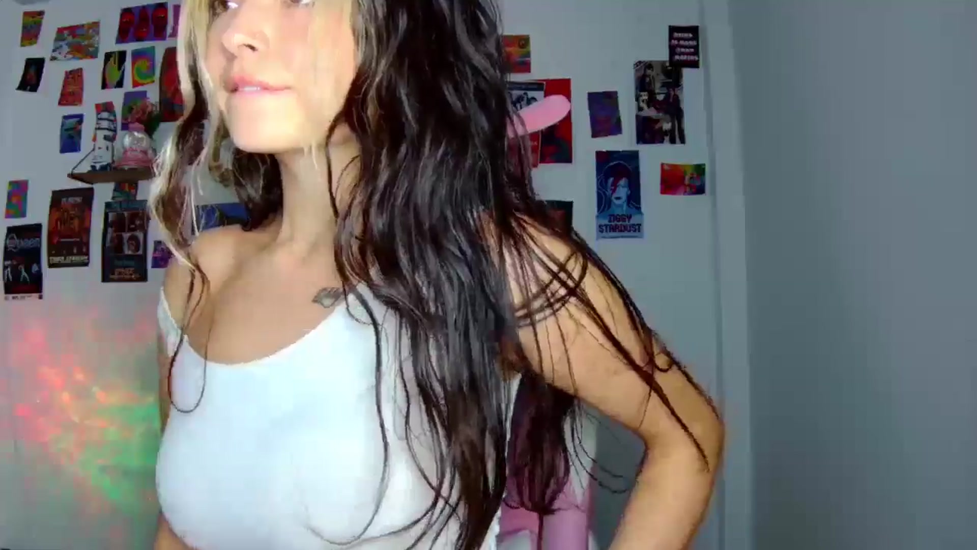 Gallery image thumbnail from CarolineJames's myfreecams stream on, 09/10/2025, 19:28 image 12 of 20