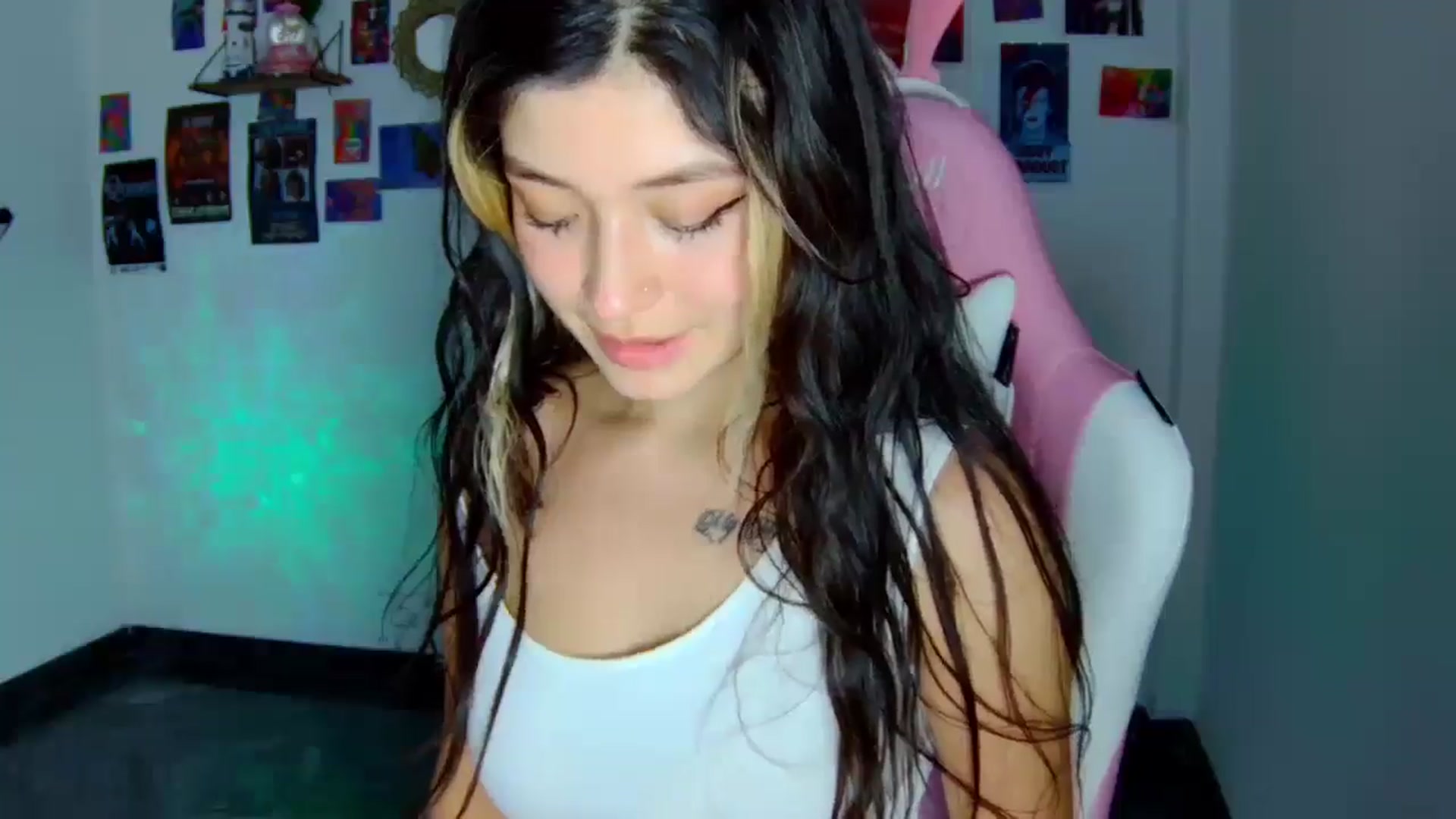 Gallery image thumbnail from CarolineJames's myfreecams stream on, 09/10/2025, 19:28 image 5 of 20