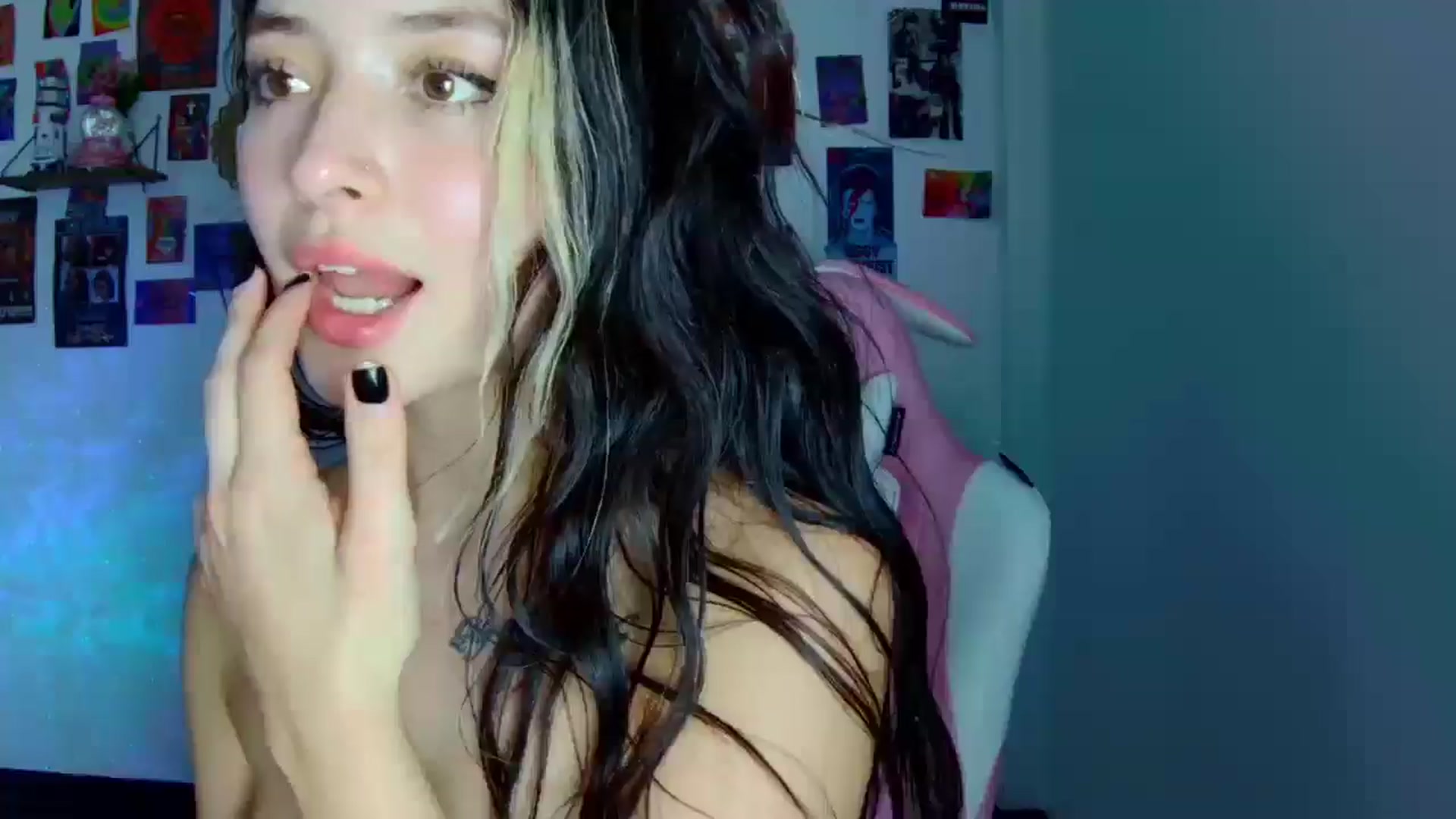 Gallery image thumbnail from CarolineJames's myfreecams stream on, 09/11/2025, 24:13 image 9 of 20