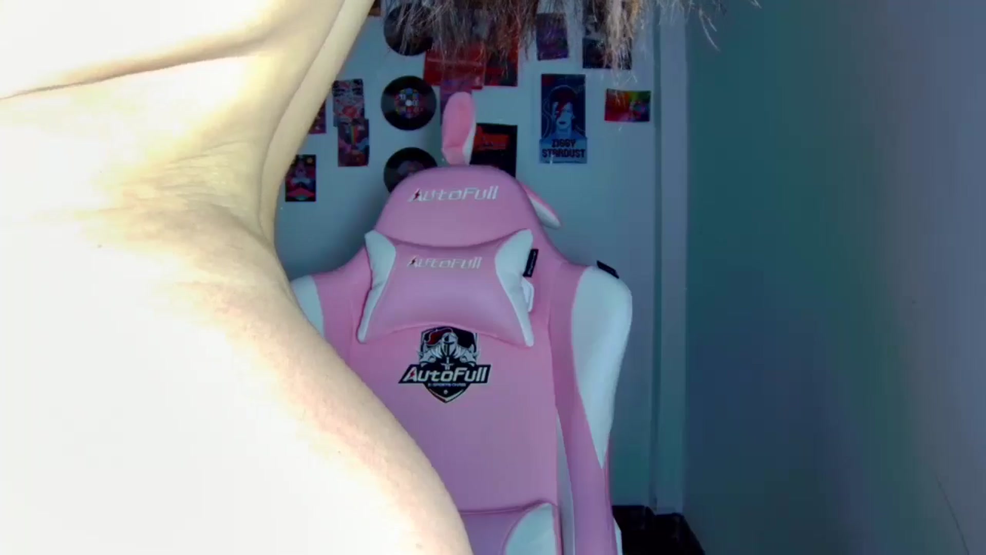 Gallery image thumbnail from CarolineJames's myfreecams stream on, 09/23/2025, 24:29 image 9 of 20