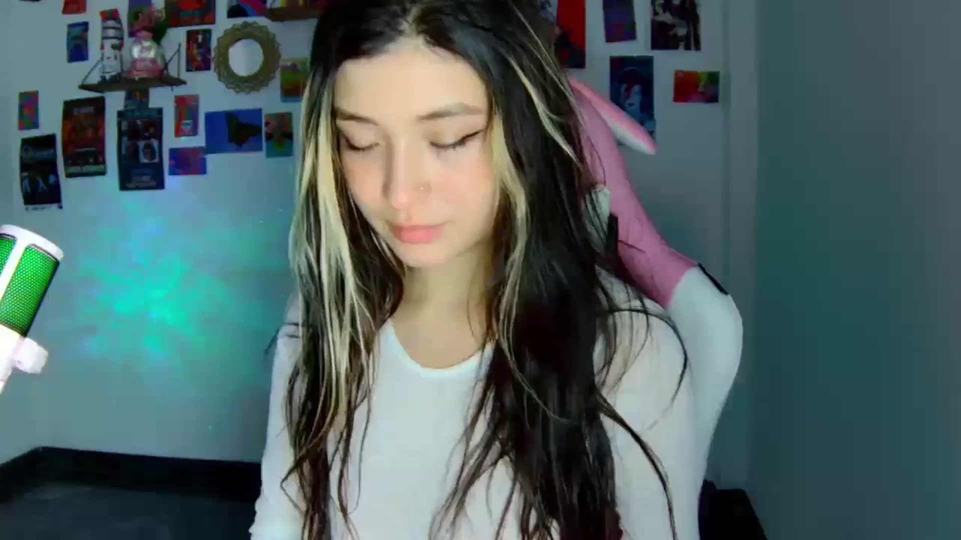 Gallery image thumbnail from CarolineJames's myfreecams stream on, 09/23/2025, 21:41 image 3 of 20