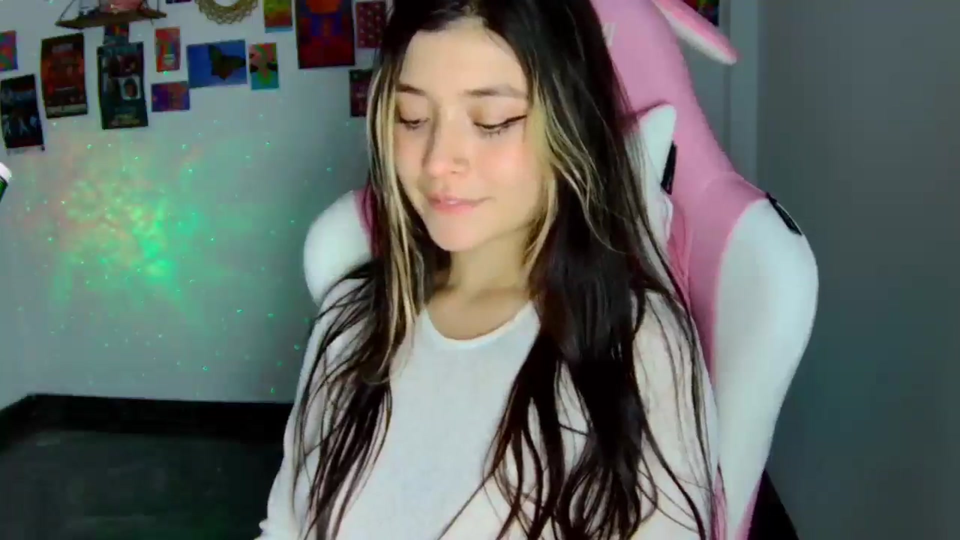 Gallery image thumbnail from CarolineJames's myfreecams stream on, 09/23/2025, 21:41 image 10 of 20