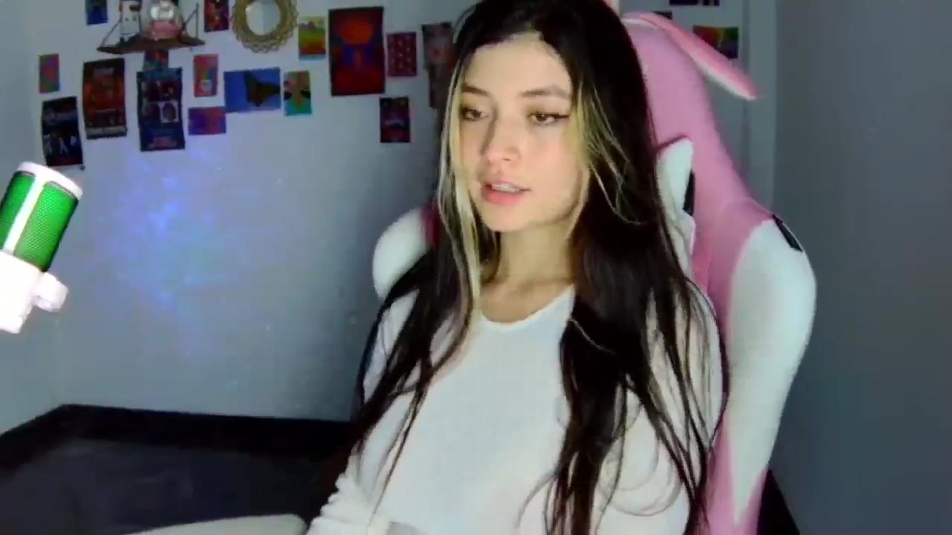 Gallery image thumbnail from CarolineJames's myfreecams stream on, 09/23/2025, 21:41 image 7 of 20