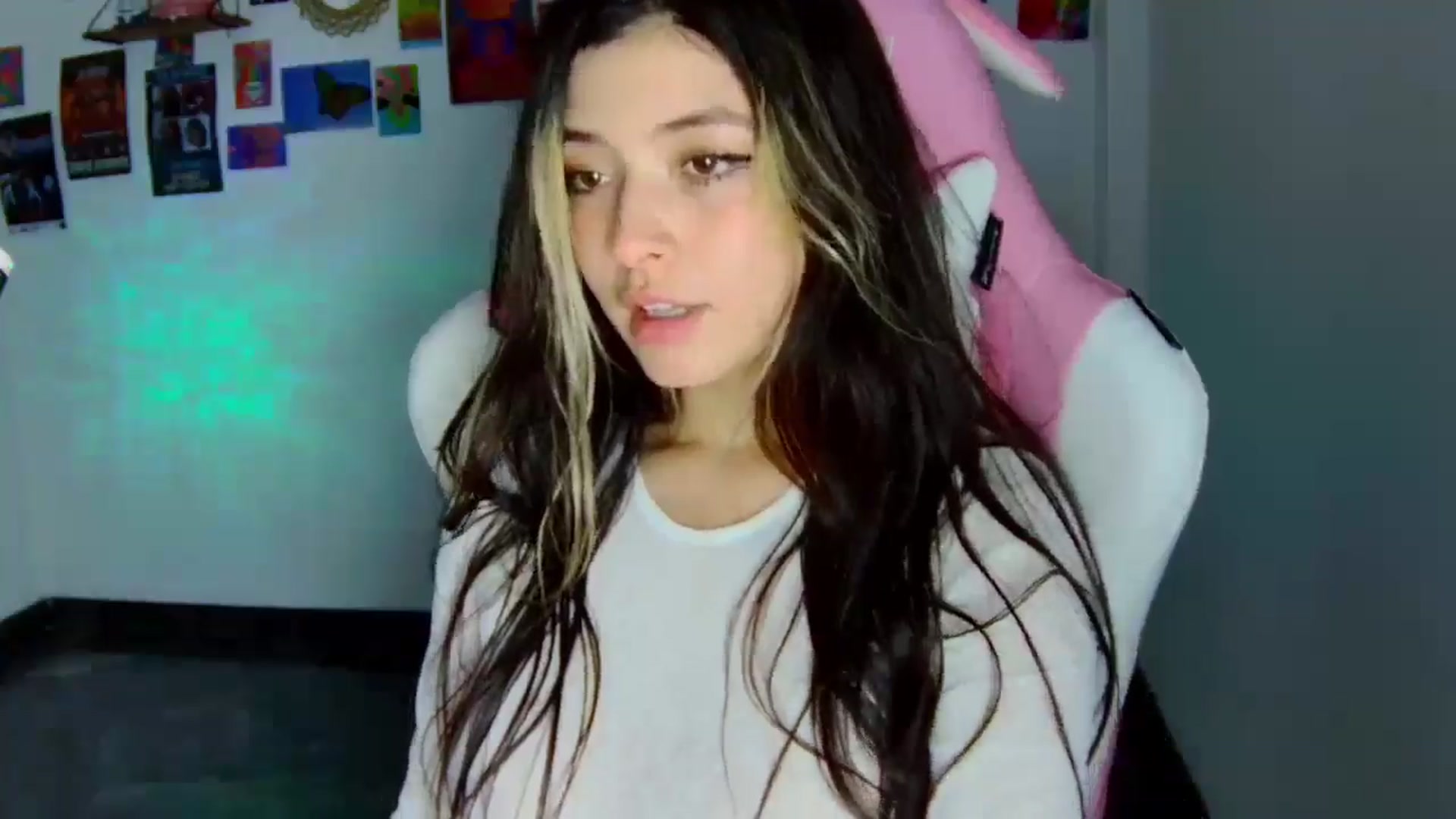 Gallery image thumbnail from CarolineJames's myfreecams stream on, 09/23/2025, 21:41 image 12 of 20