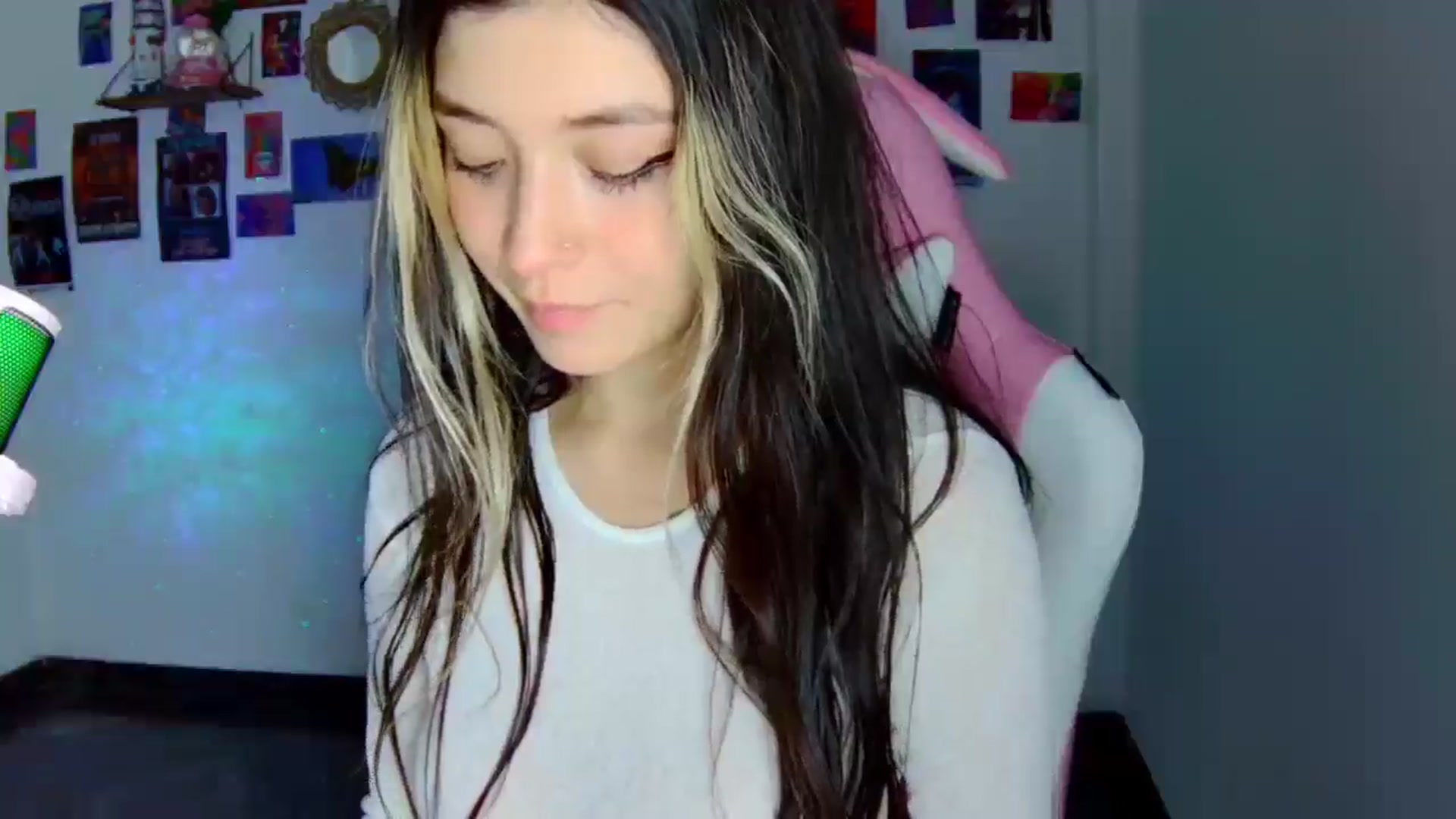 Gallery image thumbnail from CarolineJames's myfreecams stream on, 09/23/2025, 21:41 image 16 of 20
