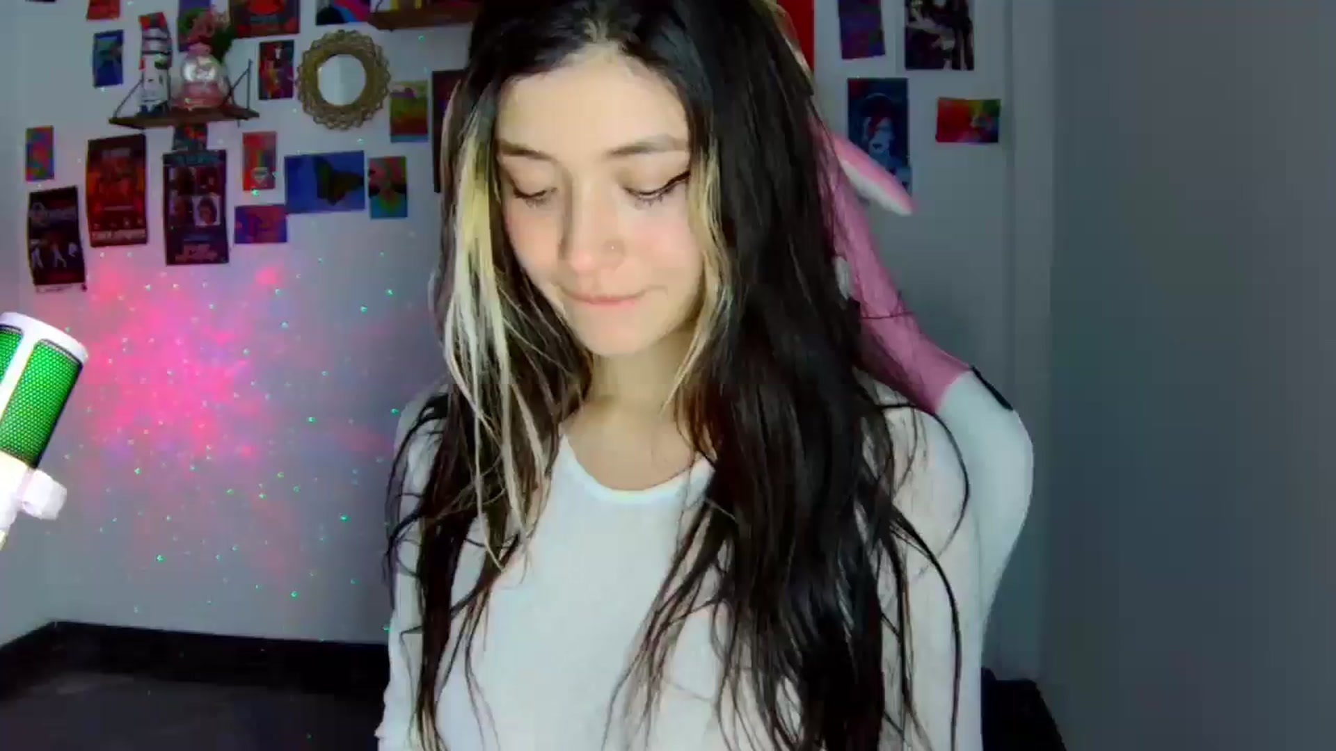 Gallery image thumbnail from CarolineJames's myfreecams stream on, 09/23/2025, 21:41 image 2 of 20