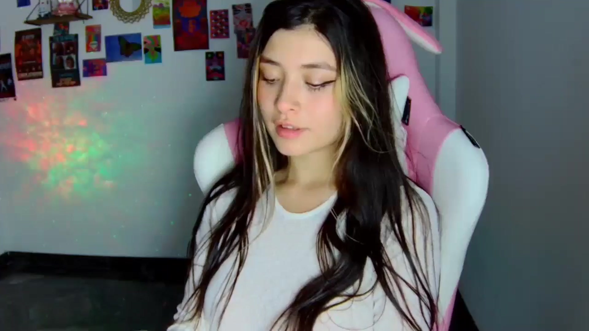 Gallery image thumbnail from CarolineJames's myfreecams stream on, 09/23/2025, 21:41 image 8 of 20