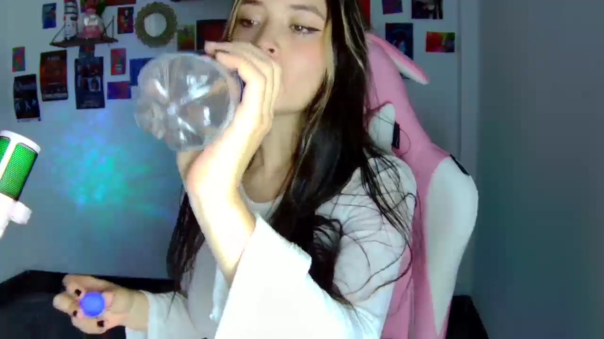 Gallery image thumbnail from CarolineJames's myfreecams stream on, 09/23/2025, 21:41 image 5 of 20
