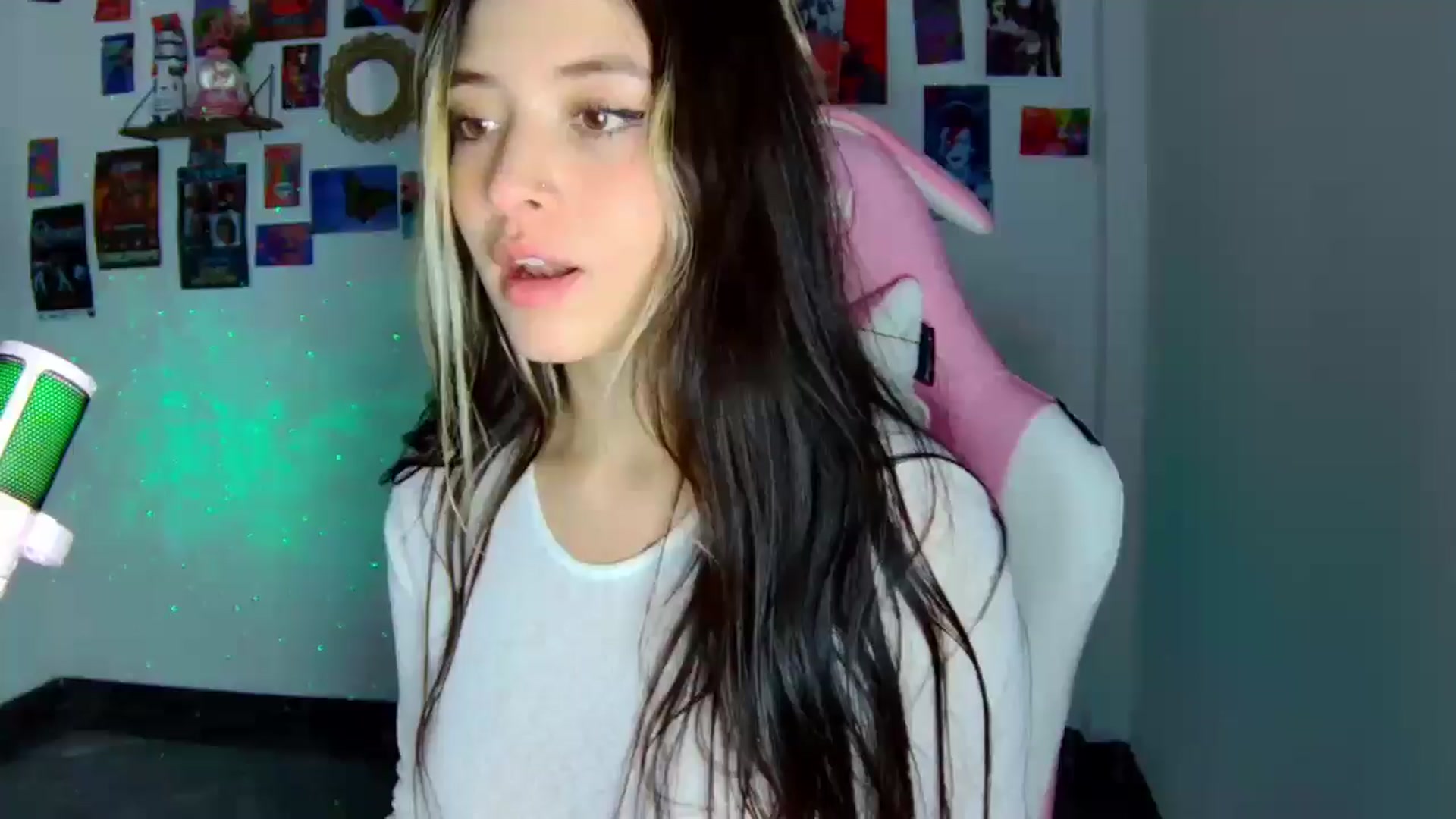 Gallery image thumbnail from CarolineJames's myfreecams stream on, 09/23/2025, 21:41 image 1 of 20