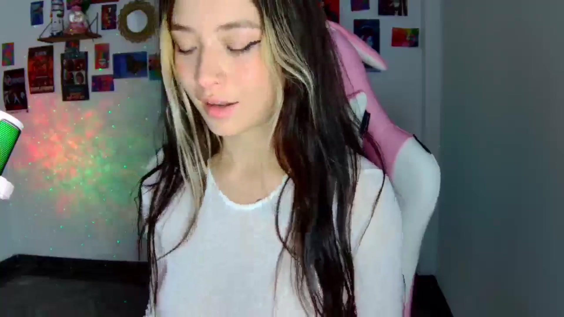 Gallery image thumbnail from CarolineJames's myfreecams stream on, 09/23/2025, 21:41 image 17 of 20
