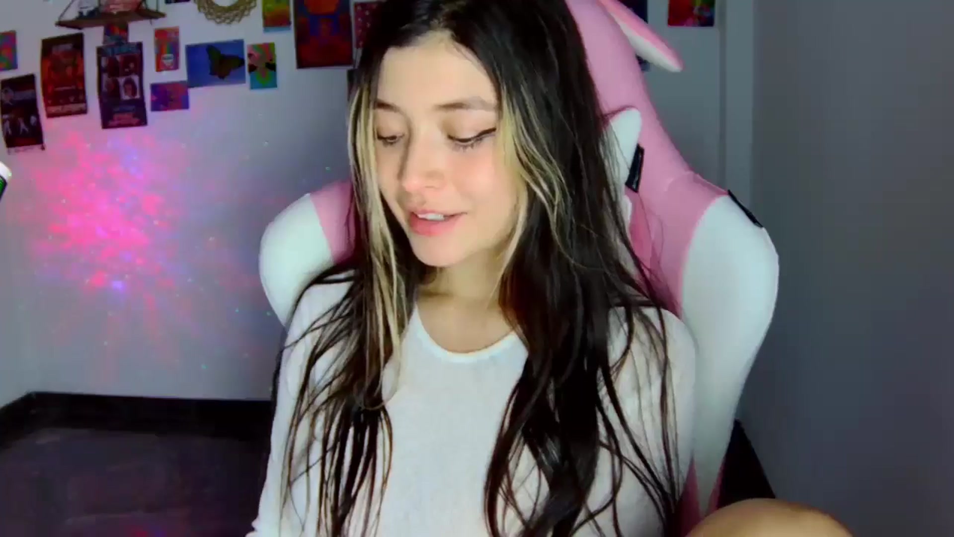 Gallery image thumbnail from CarolineJames's myfreecams stream on, 09/23/2025, 21:41 image 11 of 20