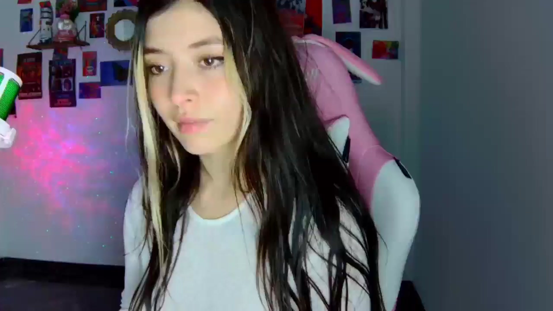 Gallery image thumbnail from CarolineJames's myfreecams stream on, 09/23/2025, 22:21 image 8 of 20