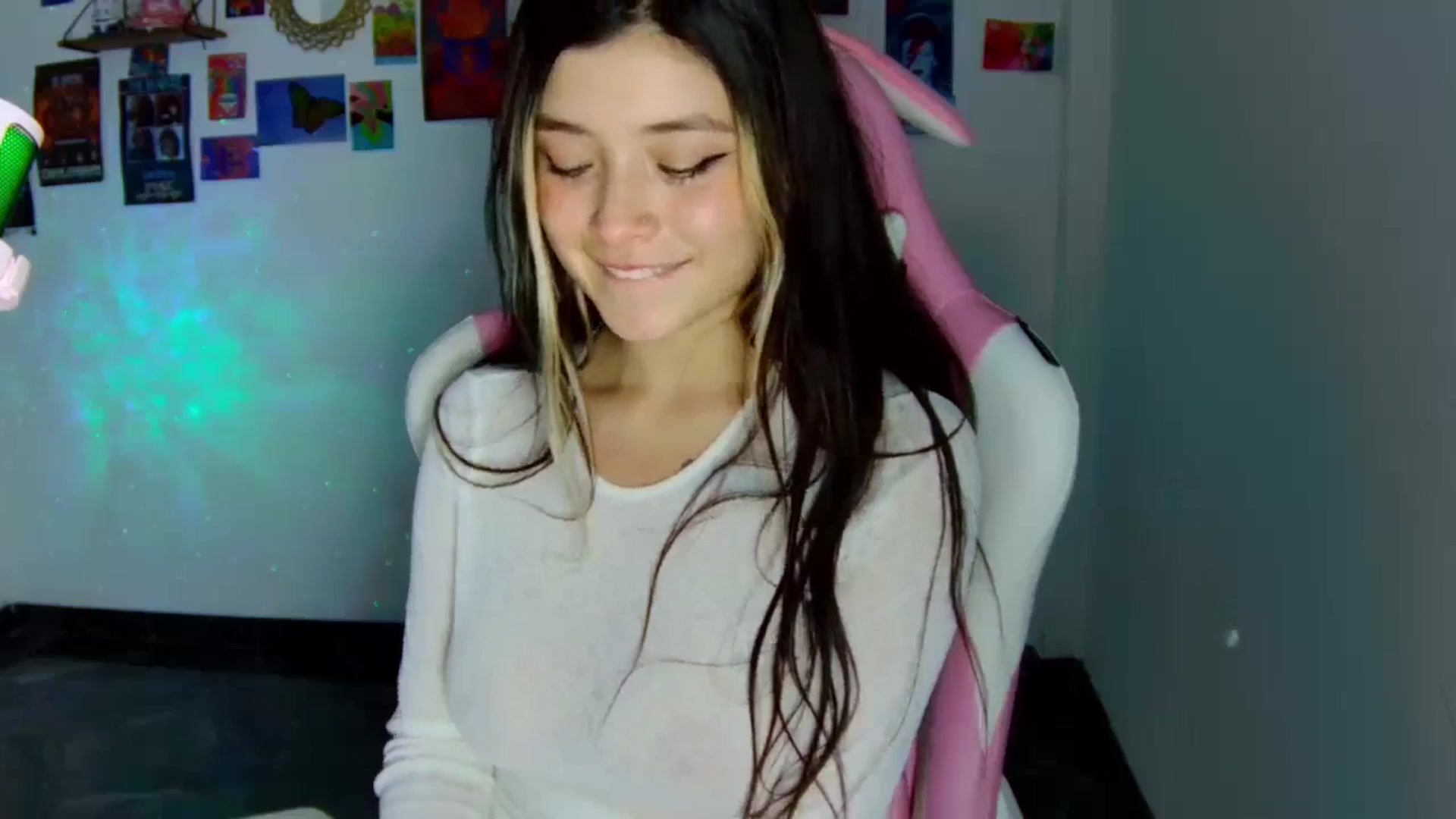 Gallery image thumbnail from CarolineJames's myfreecams stream on, 09/23/2025, 22:21 image 9 of 20
