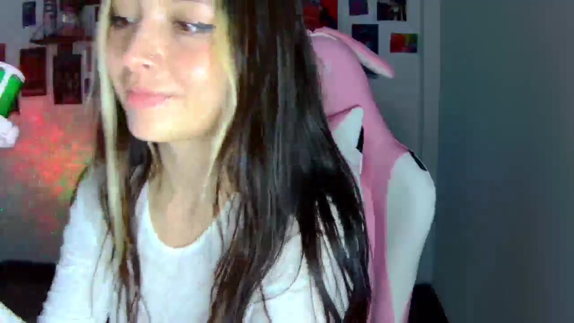 Gallery image thumbnail from CarolineJames's myfreecams stream on, 09/23/2025, 22:21 image 10 of 20