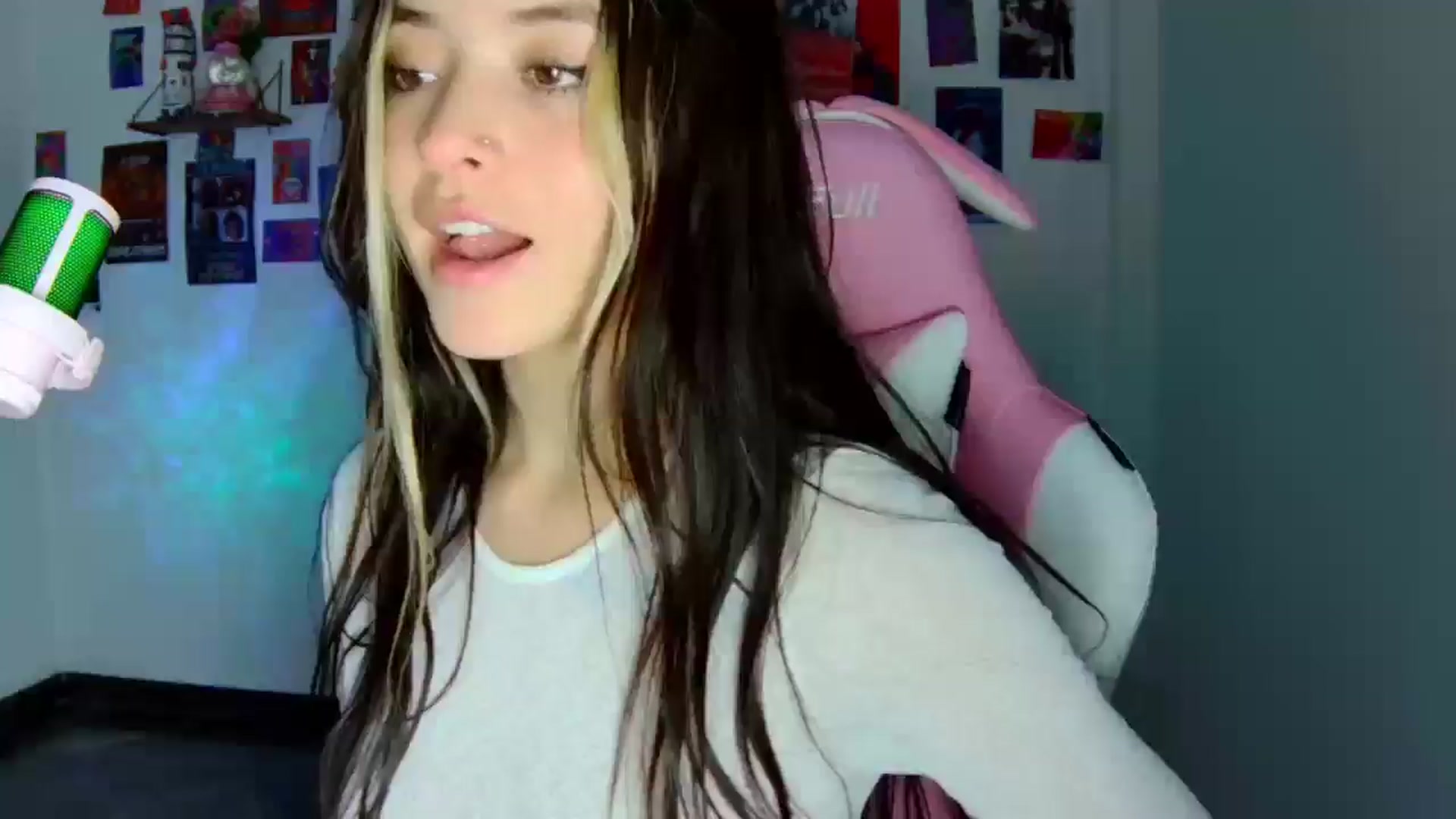 Gallery image thumbnail from CarolineJames's myfreecams stream on, 09/23/2025, 22:21 image 6 of 20
