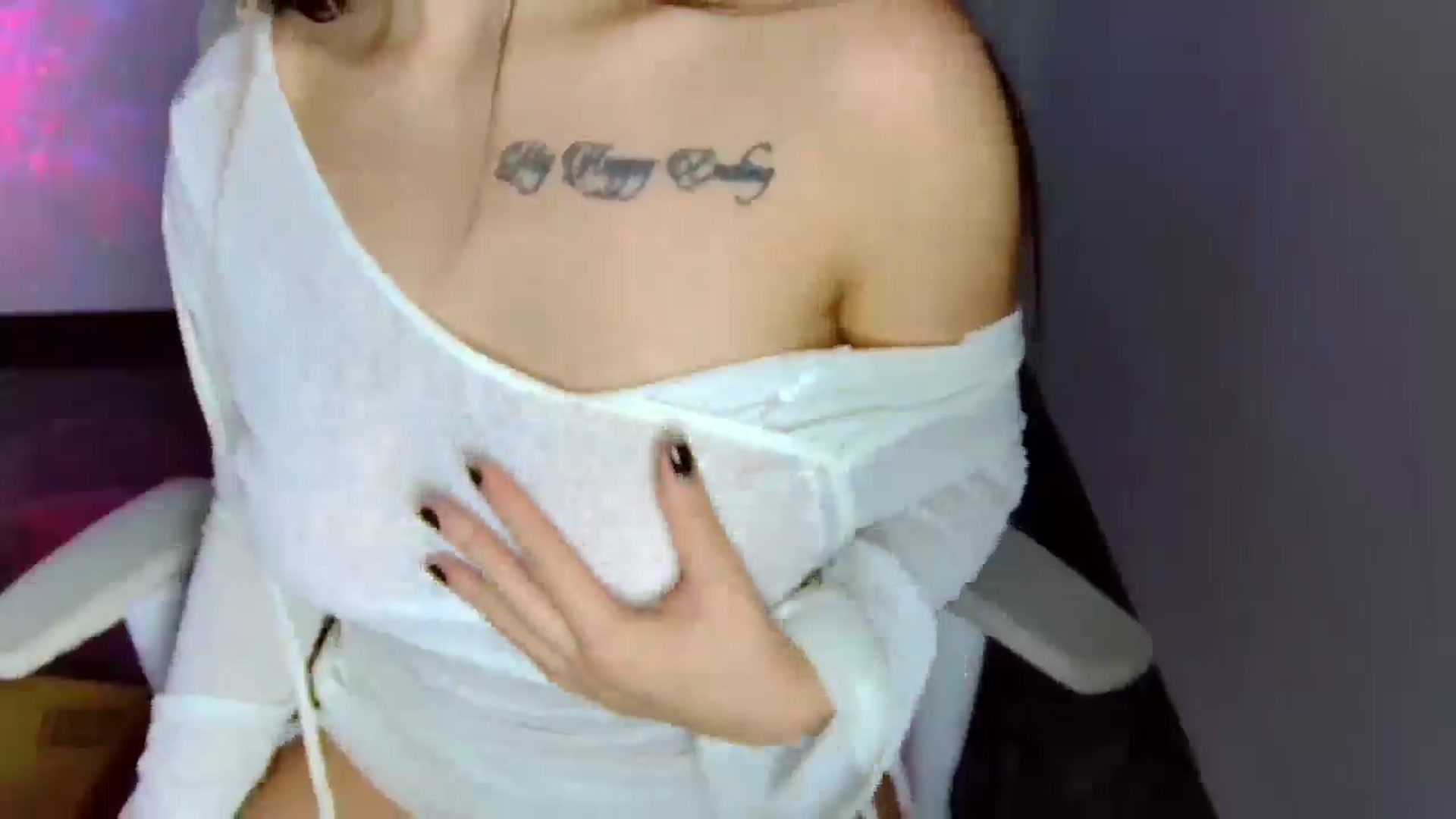 Gallery image thumbnail from CarolineJames's myfreecams stream on, 09/24/2025, 05:03 image 2 of 20