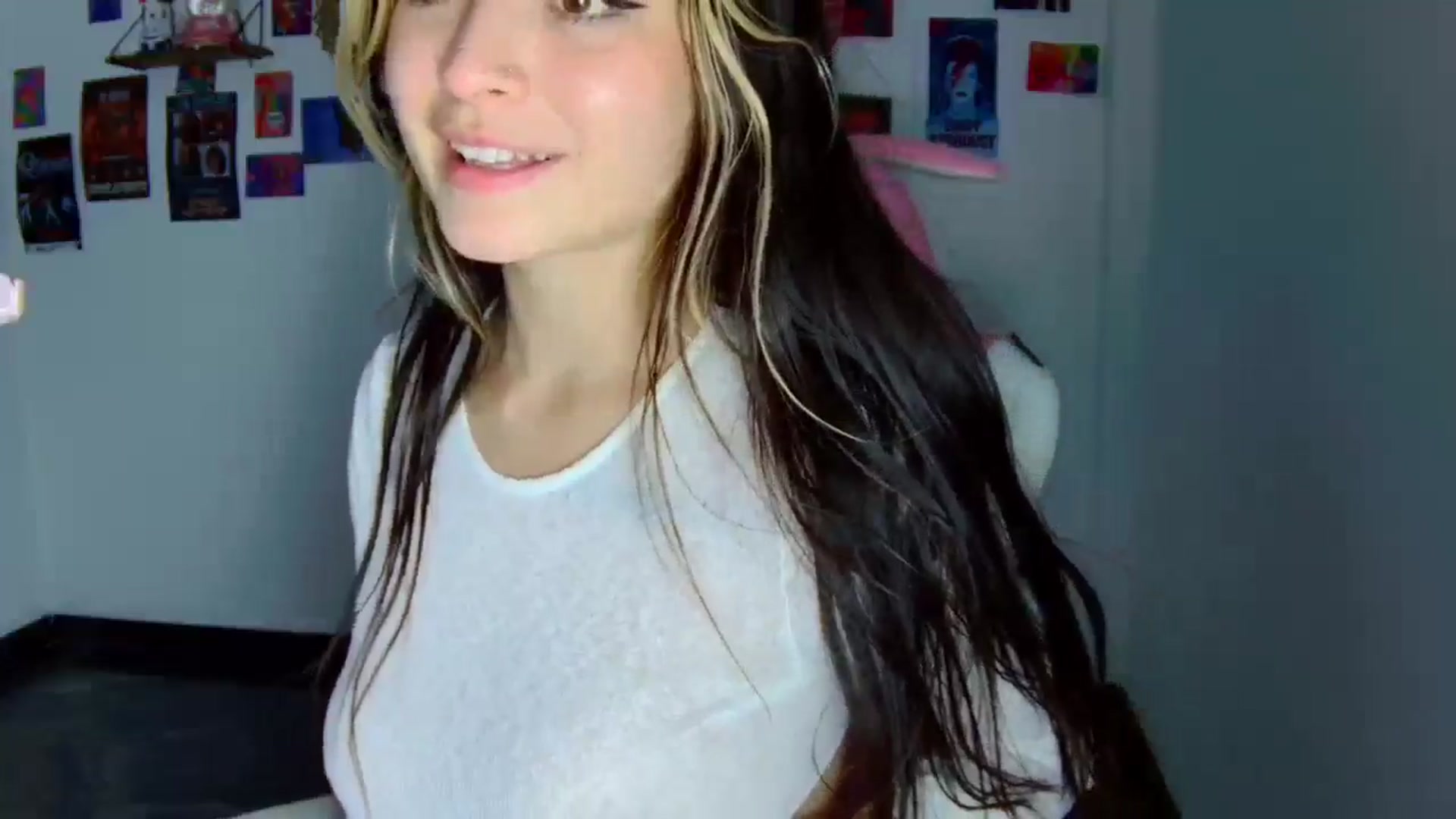 Gallery image thumbnail from CarolineJames's myfreecams stream on, 09/24/2025, 05:03 image 20 of 20