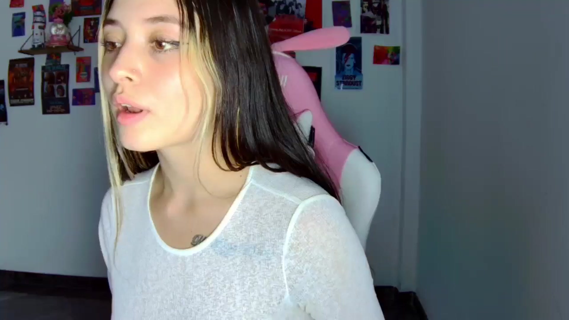 Gallery image thumbnail from CarolineJames's myfreecams stream on, 09/24/2025, 05:03 image 10 of 20