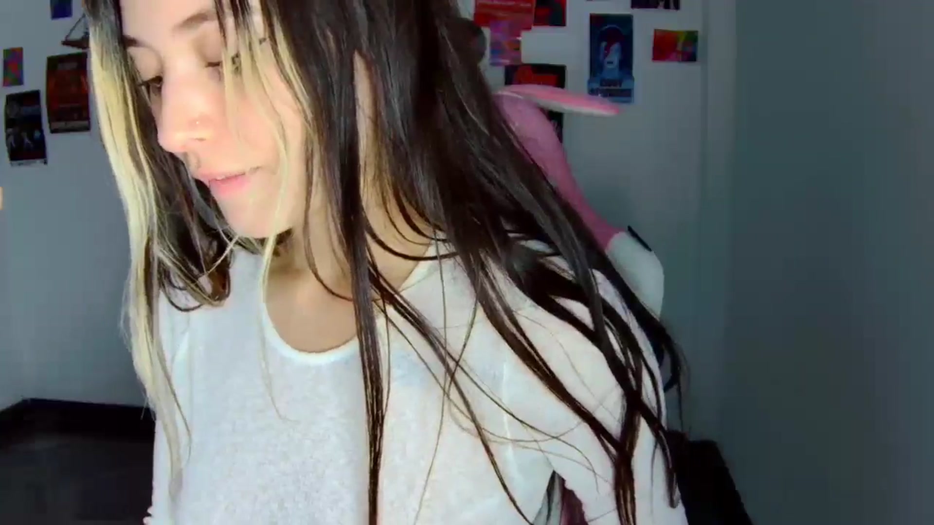 Gallery image thumbnail from CarolineJames's myfreecams stream on, 09/24/2025, 05:03 image 19 of 20