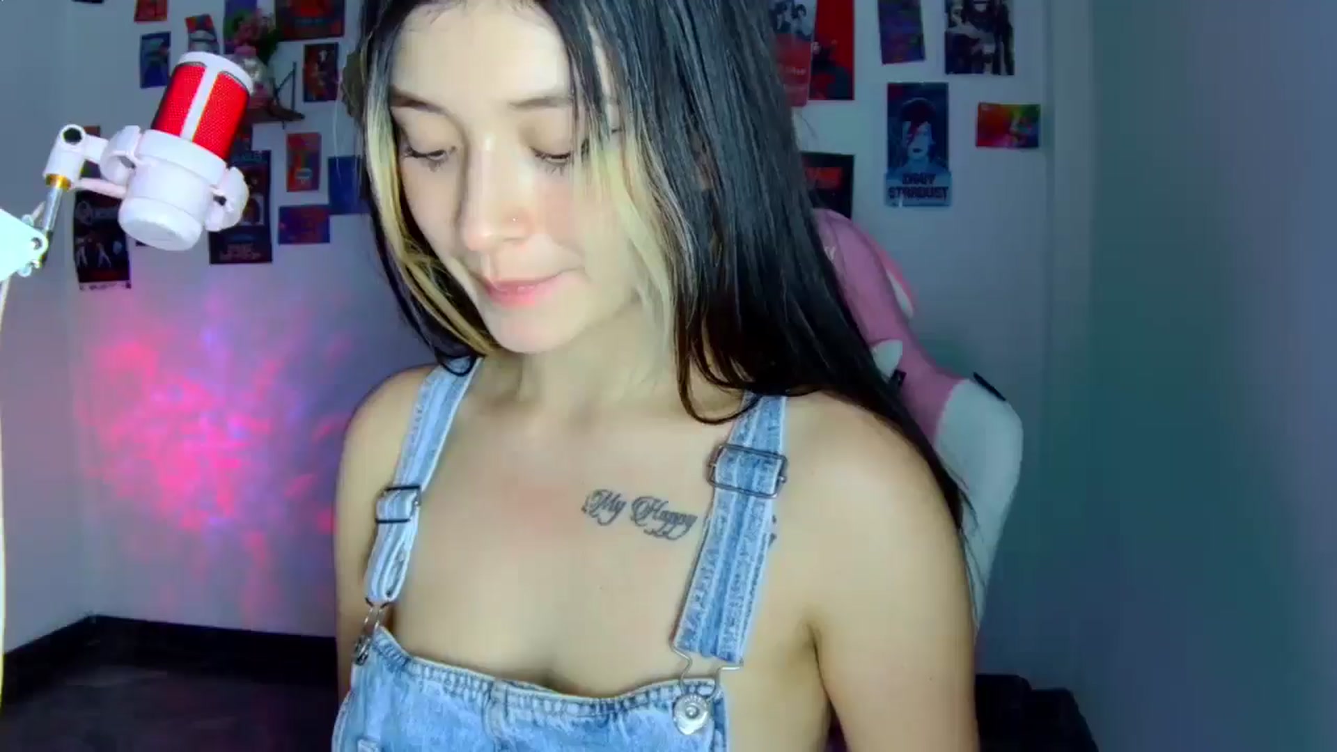 Gallery image thumbnail from CarolineJames's myfreecams stream on, 09/30/2025, 04:59 image 1 of 20