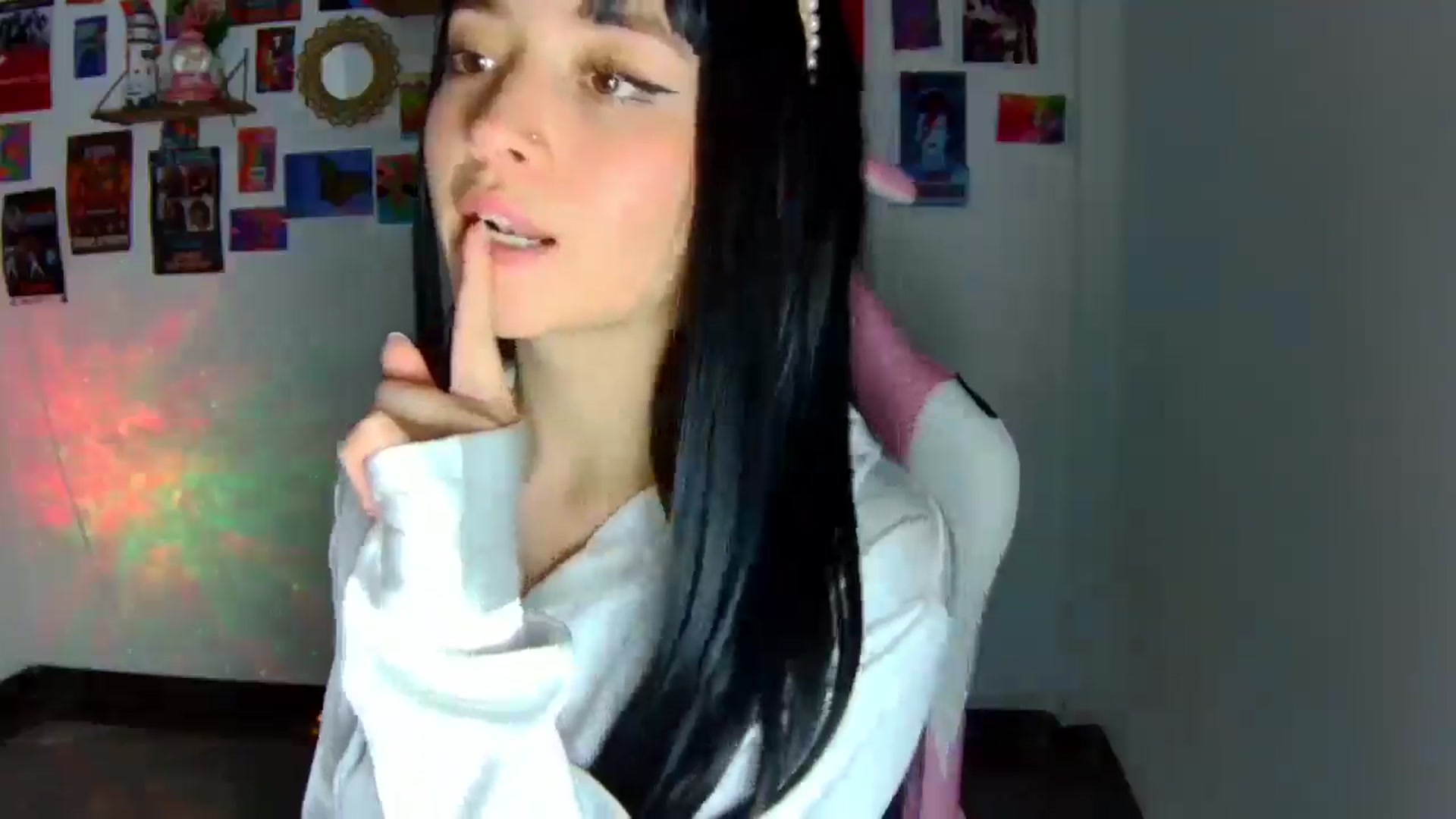 Gallery image thumbnail from CarolineJames's myfreecams stream on, 10/23/2025, 21:26 image 5 of 20