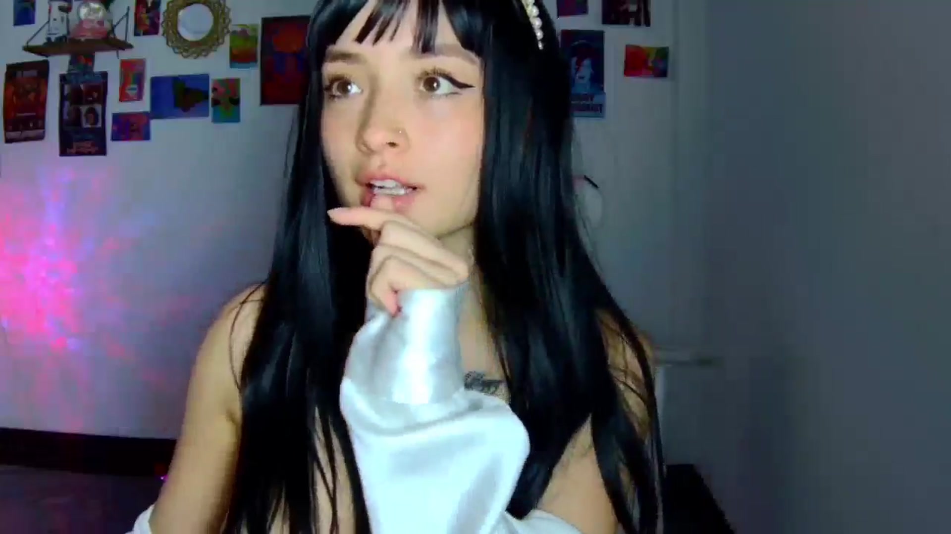 Gallery image thumbnail from CarolineJames's myfreecams stream on, 10/23/2025, 21:26 image 17 of 20