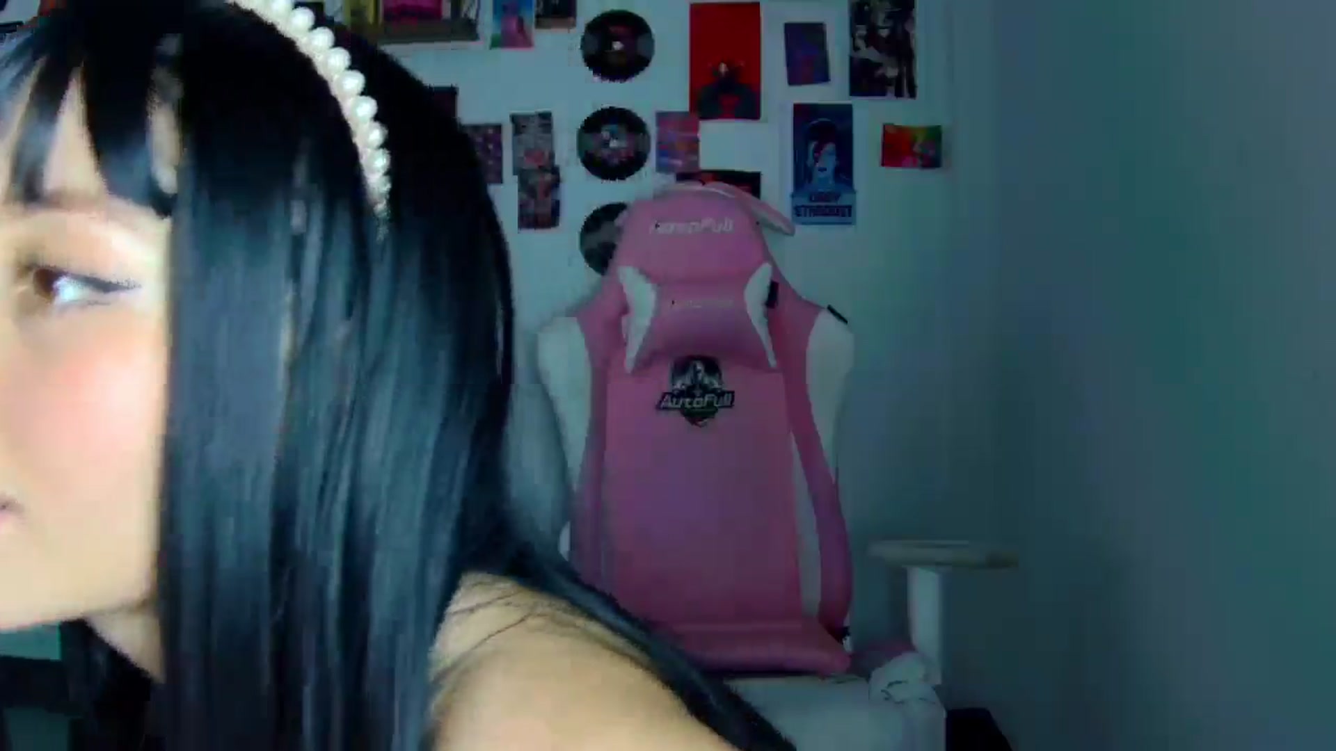 Gallery image thumbnail from CarolineJames's myfreecams stream on, 10/23/2025, 21:26 image 18 of 20