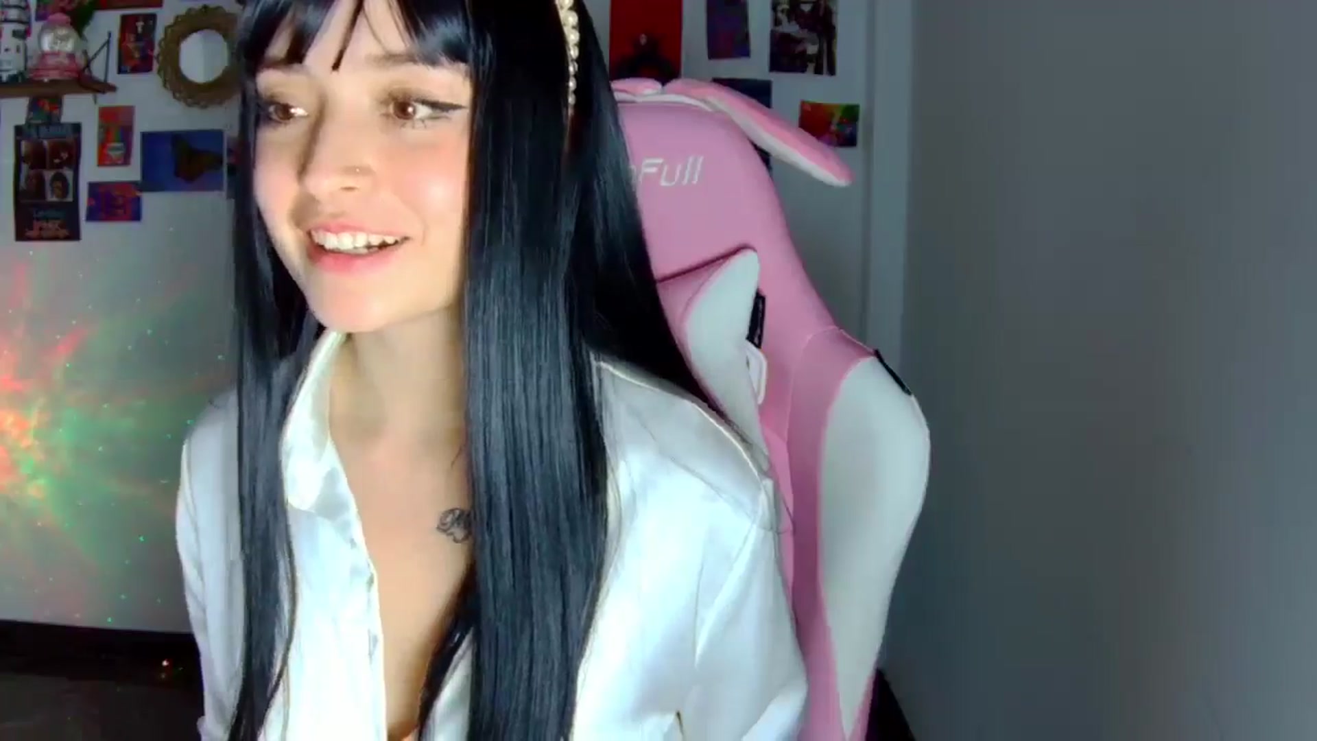 Gallery image thumbnail from CarolineJames's myfreecams stream on, 10/24/2025, 24:50 image 2 of 20