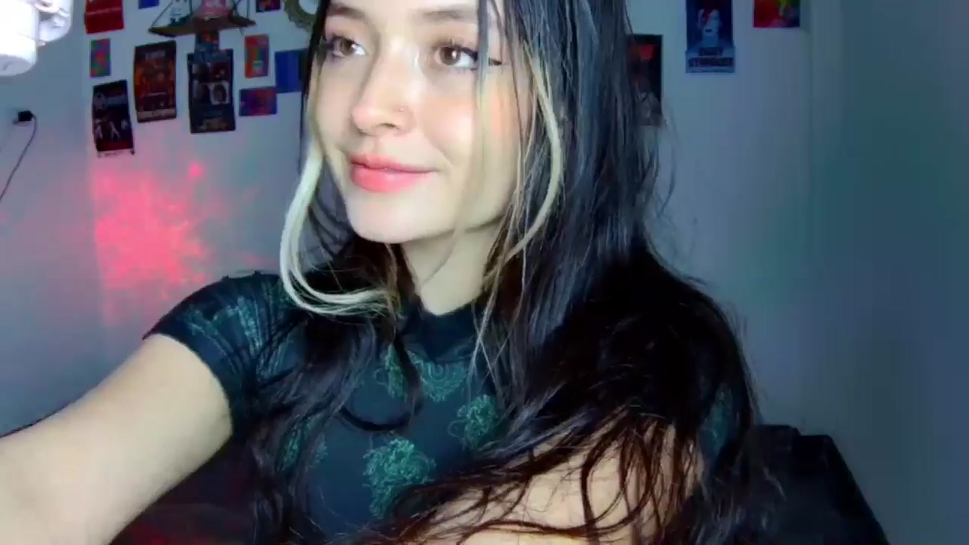 Gallery image thumbnail from CarolineJames's myfreecams stream on, 10/31/2025, 02:11 image 14 of 20