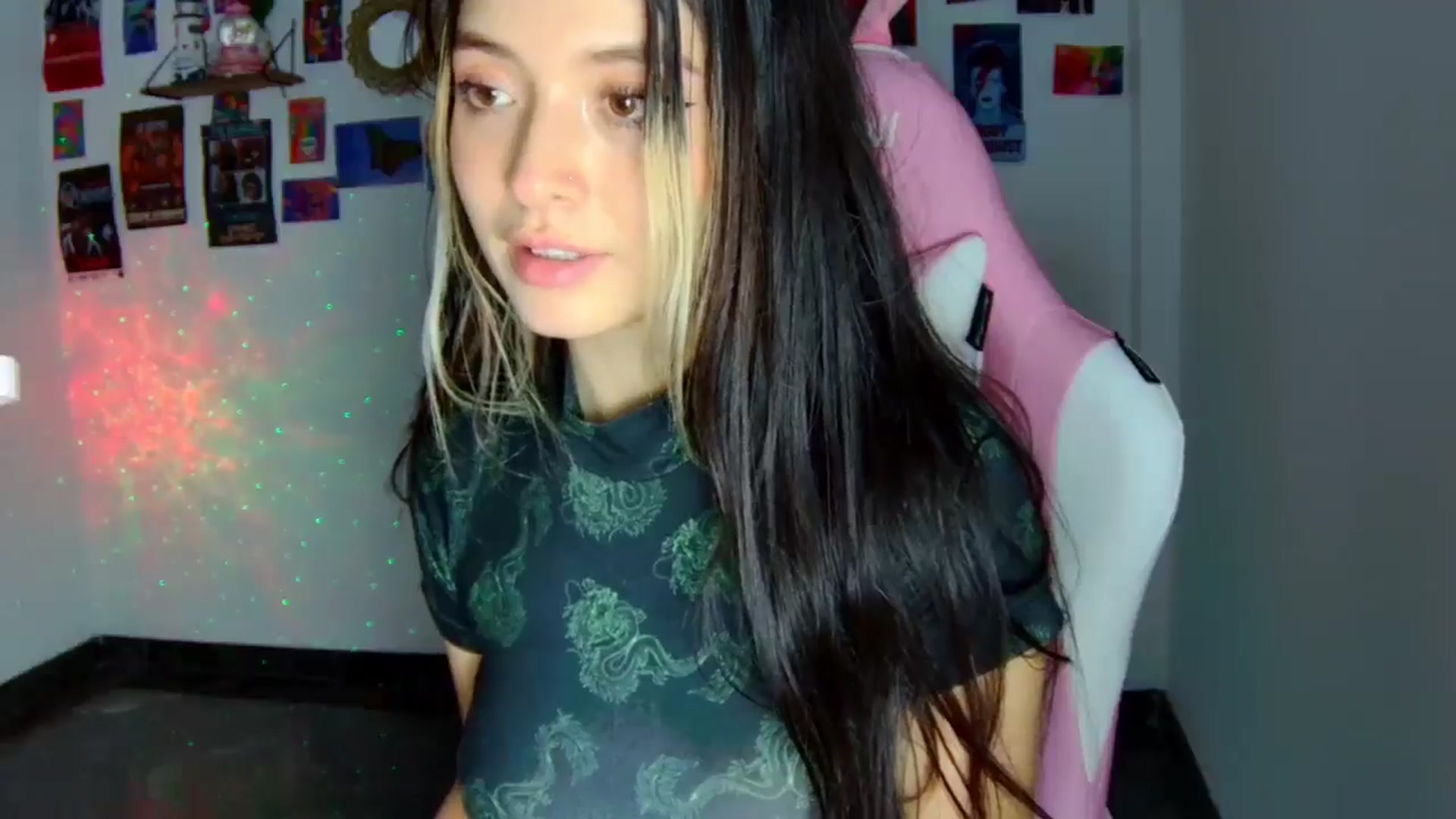 Gallery image thumbnail from CarolineJames's myfreecams stream on, 10/31/2025, 02:11 image 3 of 20