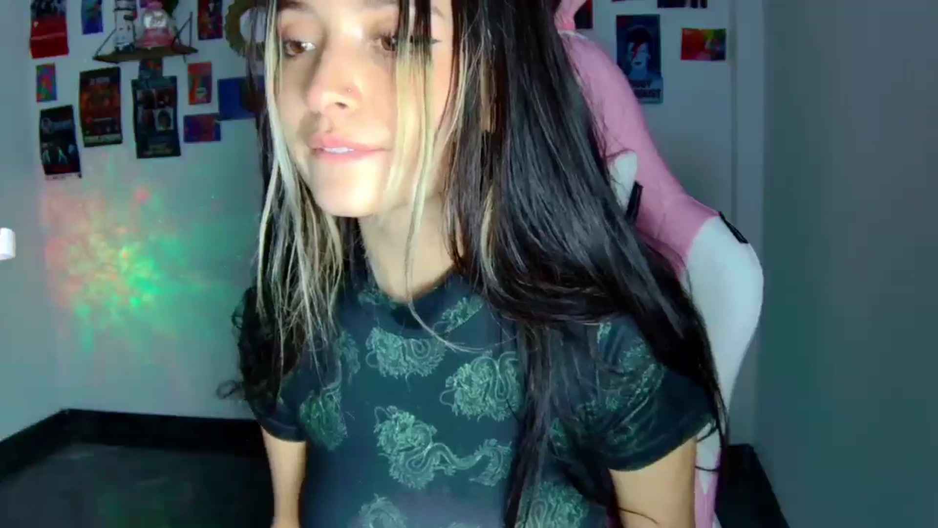 Gallery image thumbnail from CarolineJames's myfreecams stream on, 10/31/2025, 02:11 image 5 of 20