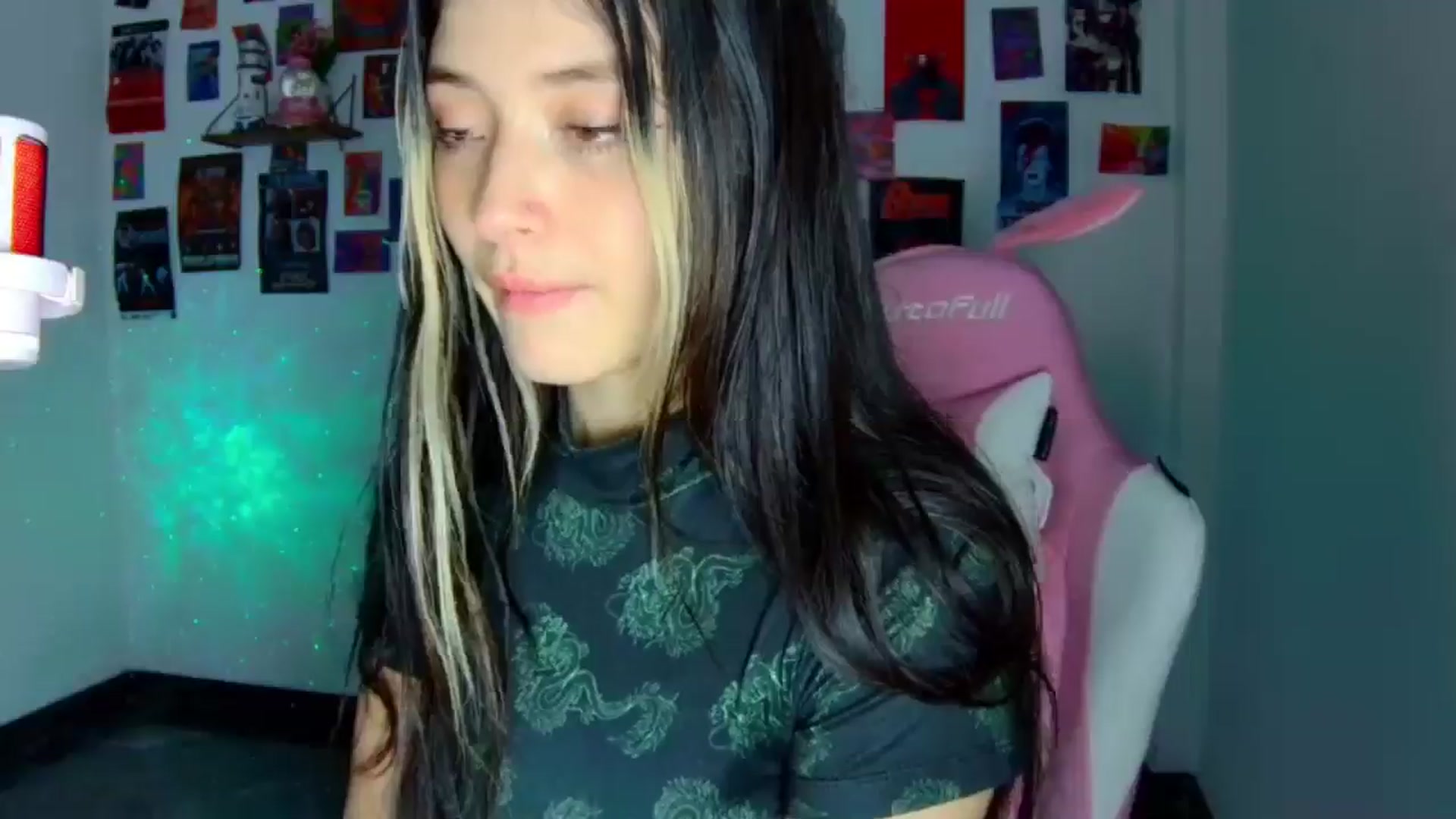 Gallery image thumbnail from CarolineJames's myfreecams stream on, 10/31/2025, 02:41 image 20 of 20