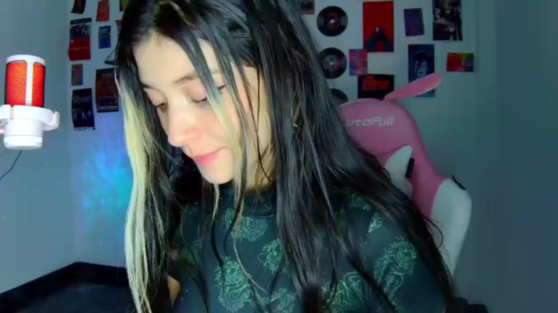 Gallery image thumbnail from CarolineJames's myfreecams stream on, 10/31/2025, 02:41 image 19 of 20
