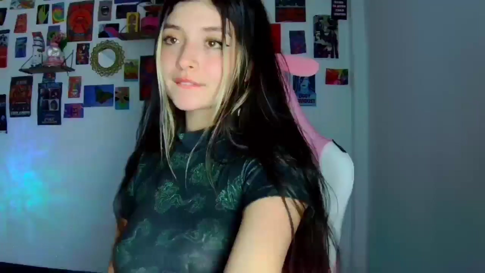 Gallery image thumbnail from CarolineJames's myfreecams stream on, 10/31/2025, 06:56 image 1 of 20
