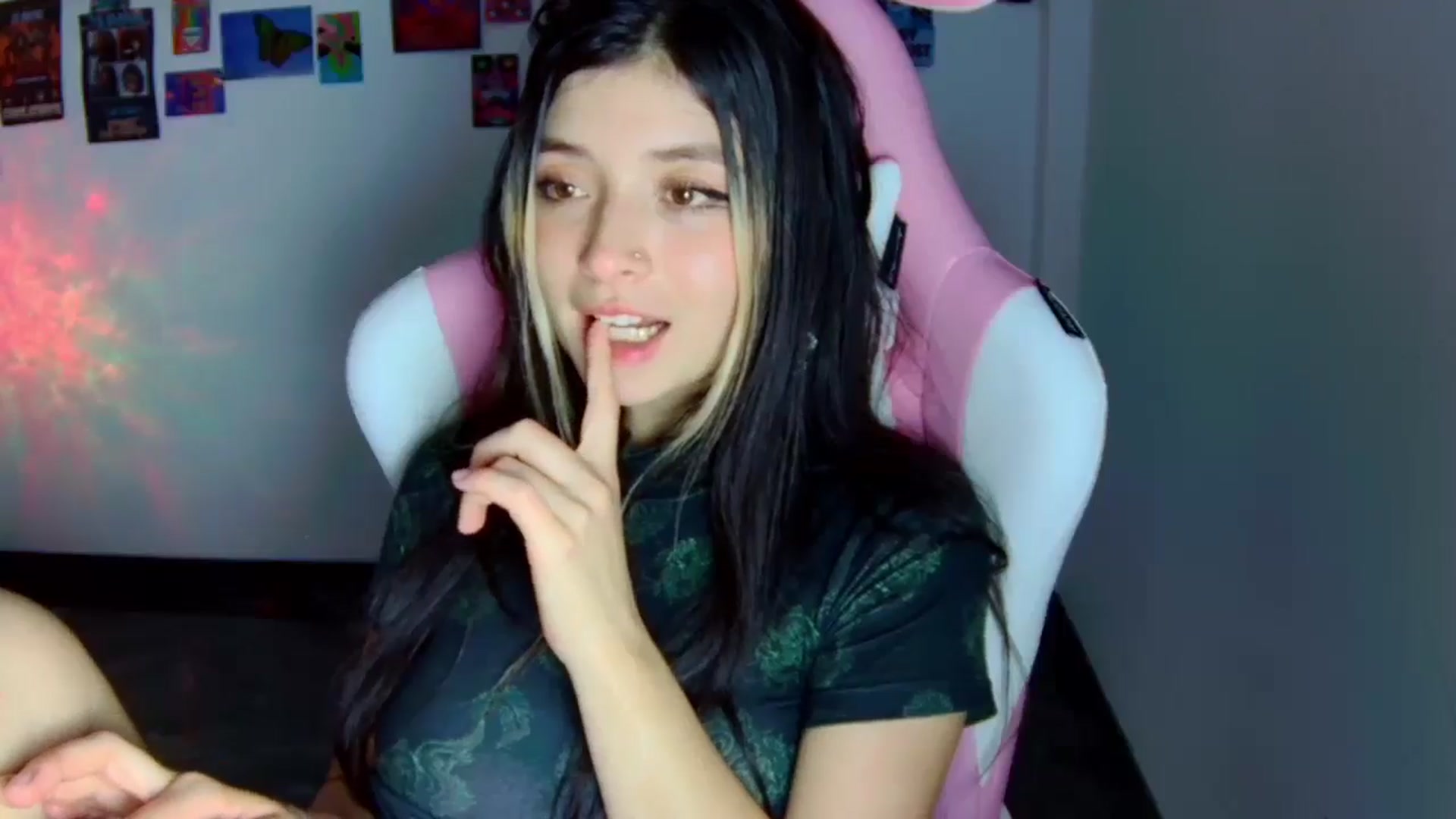 Gallery image thumbnail from CarolineJames's myfreecams stream on, 10/31/2025, 06:56 image 7 of 20